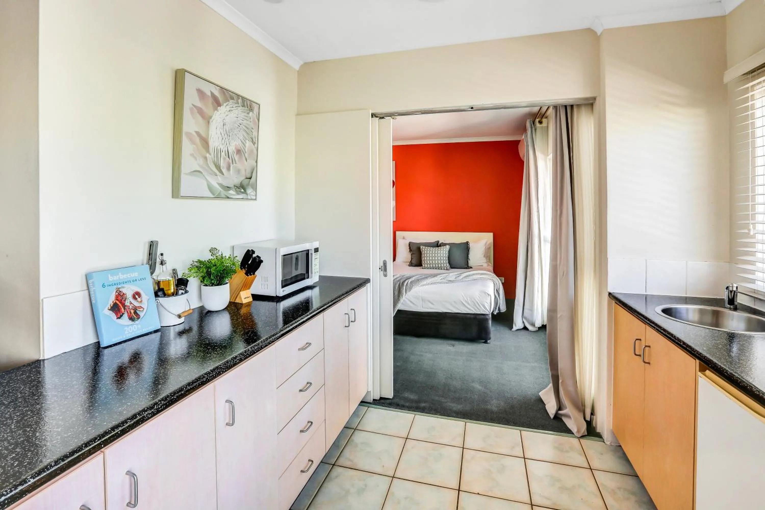 Kitchen or kitchenette, Bed in Coral Tree Inn