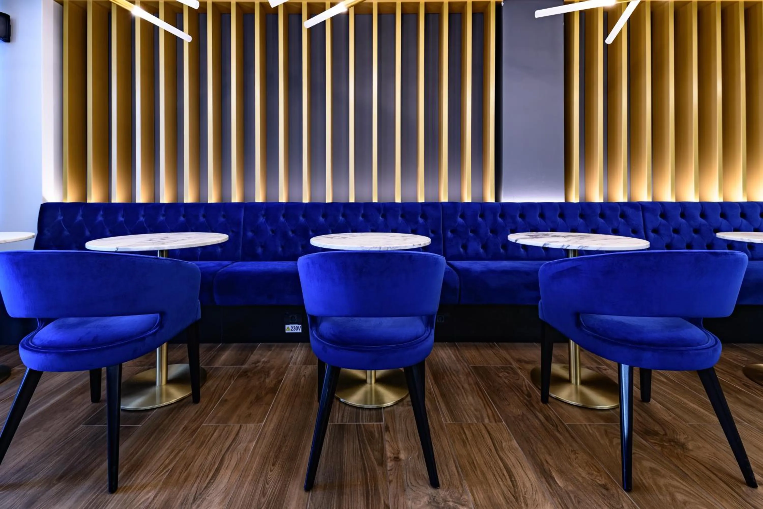 Restaurant/places to eat in Hotel Silva