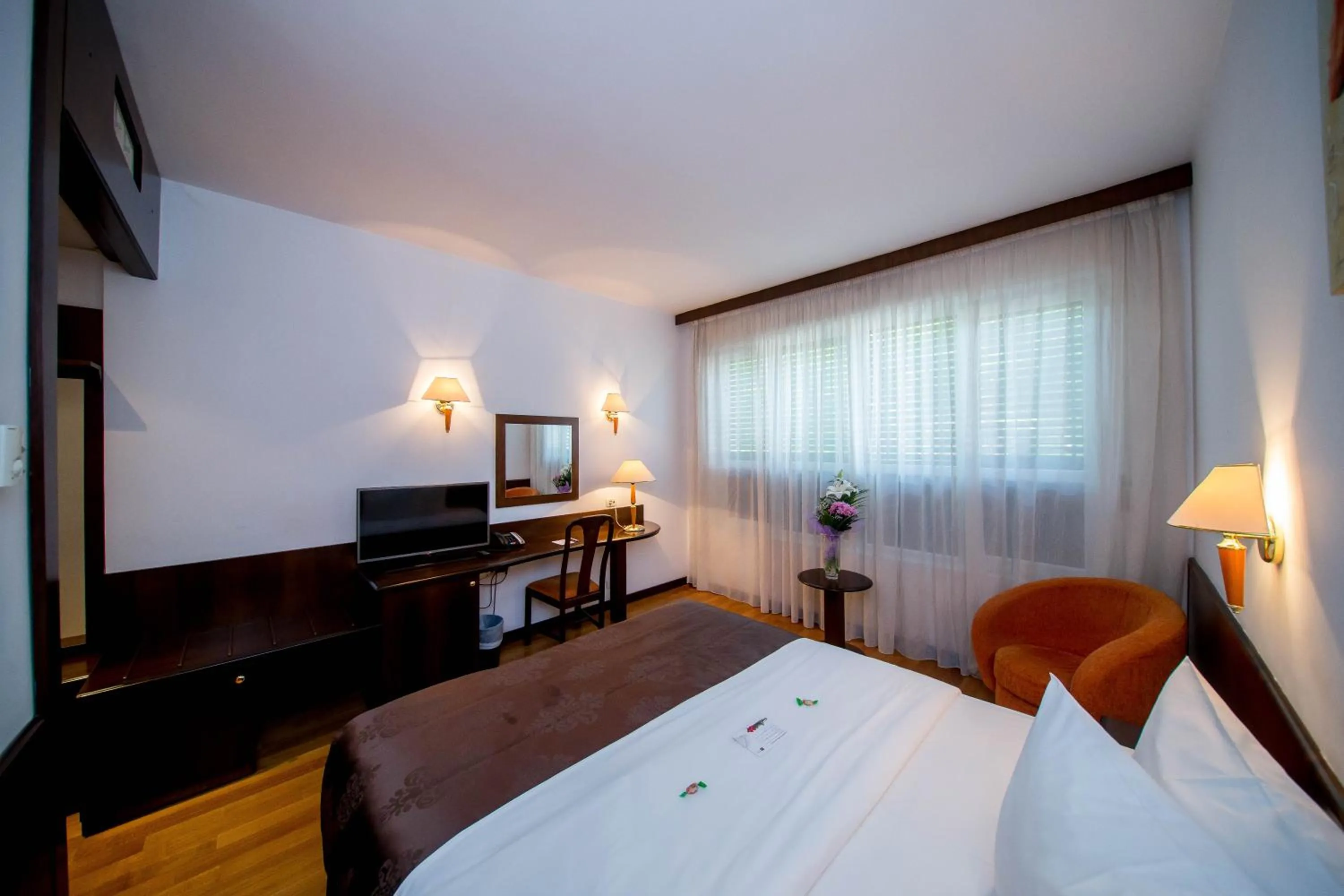 Photo of the whole room, Bed in Best Western Central Hotel