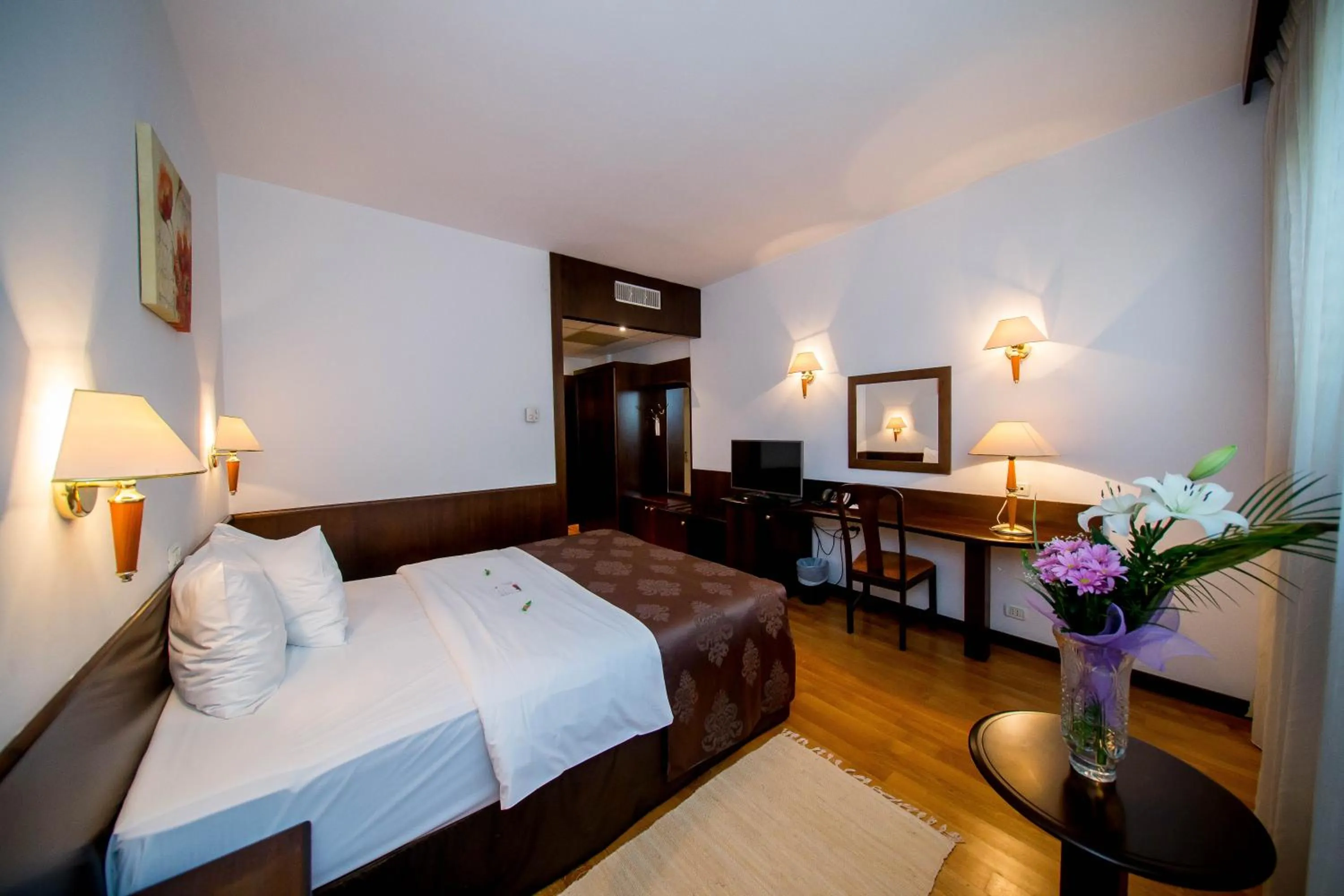 Bed in Best Western Central Hotel