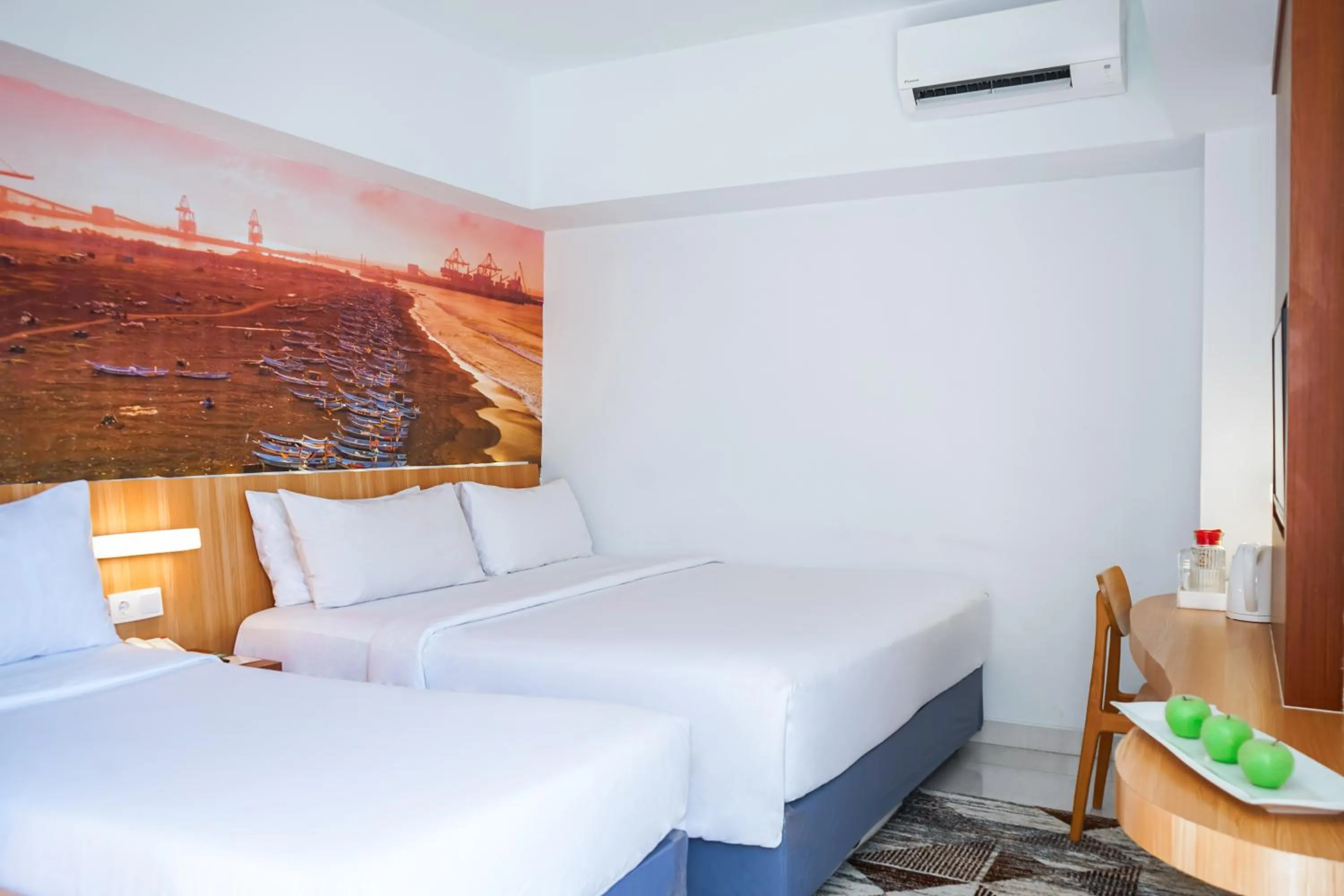 Guests, Bed in favehotel Cilacap