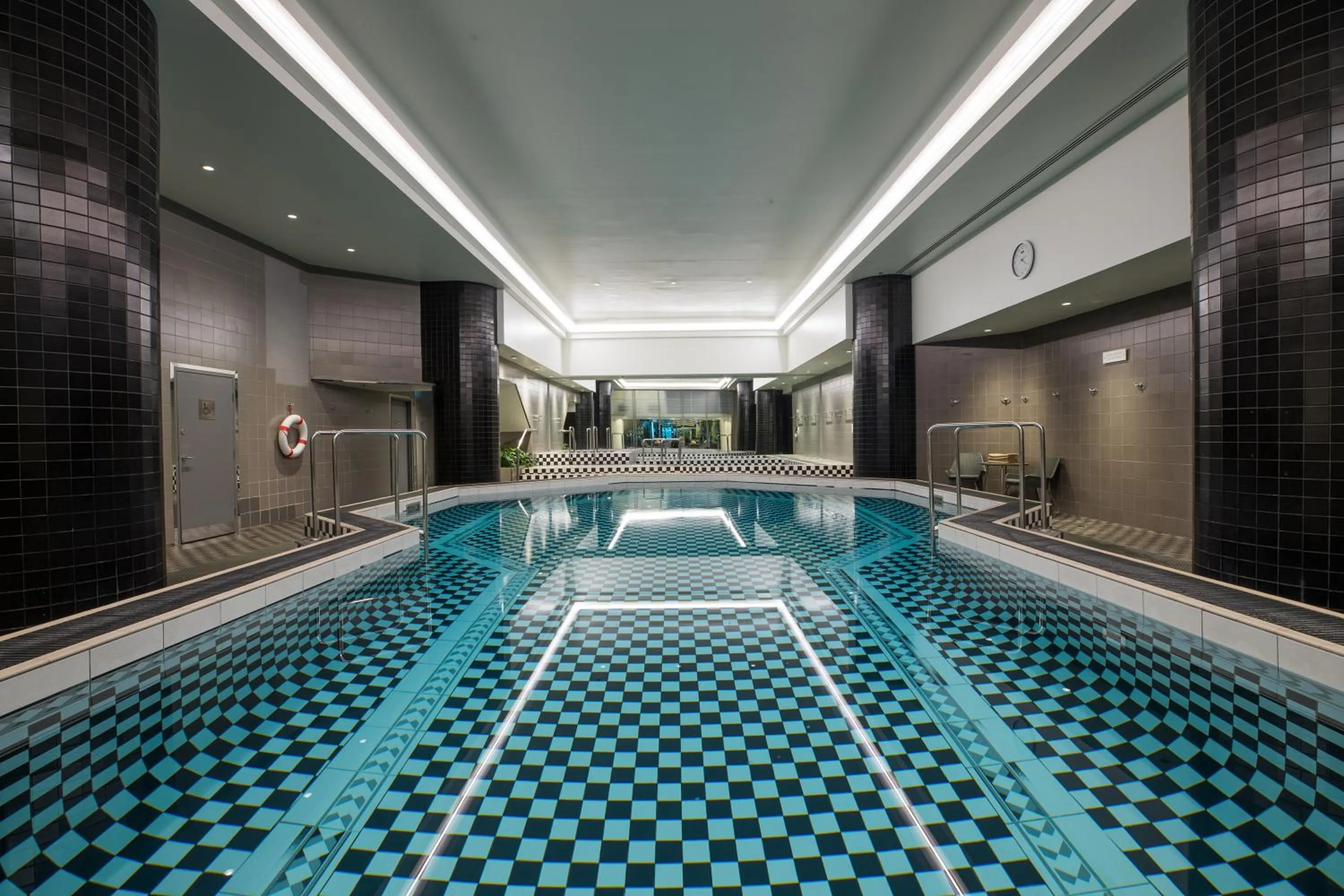 Swimming pool in Grand Hyatt Melbourne