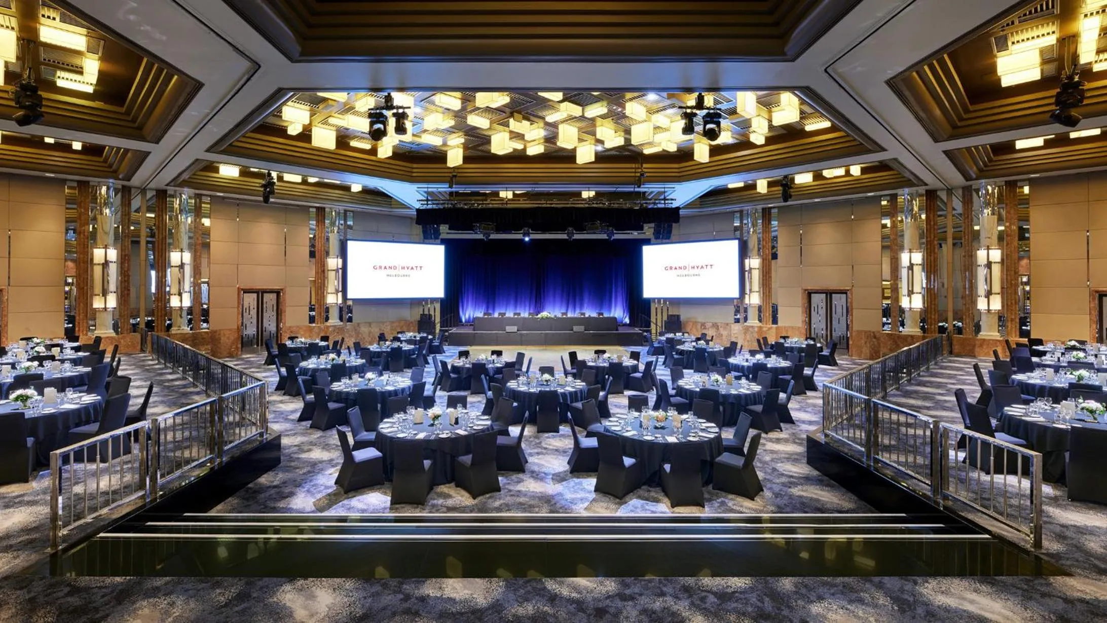 Evening entertainment in Grand Hyatt Melbourne