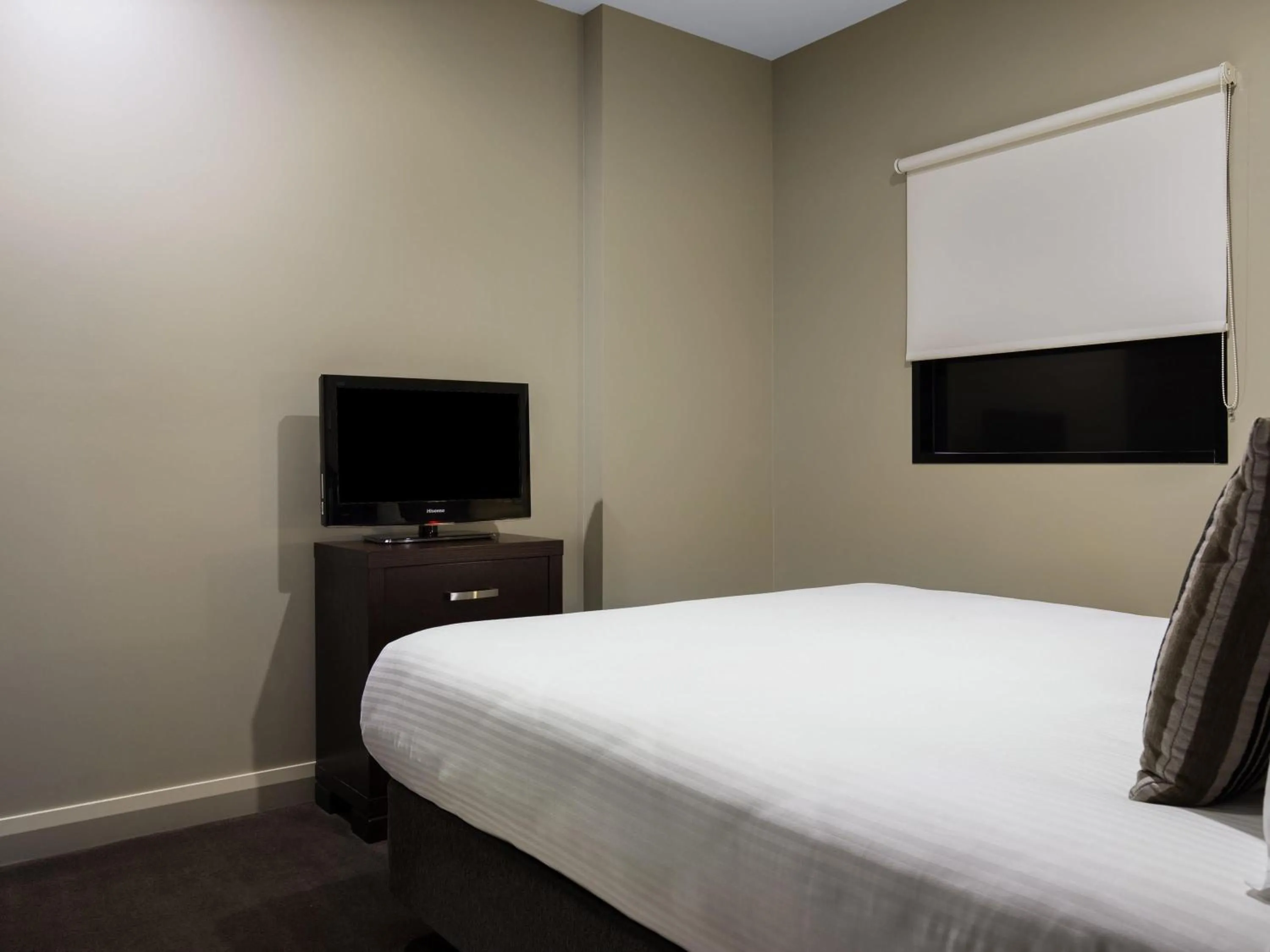 Bedroom, Bed in Mantra Hindmarsh Square