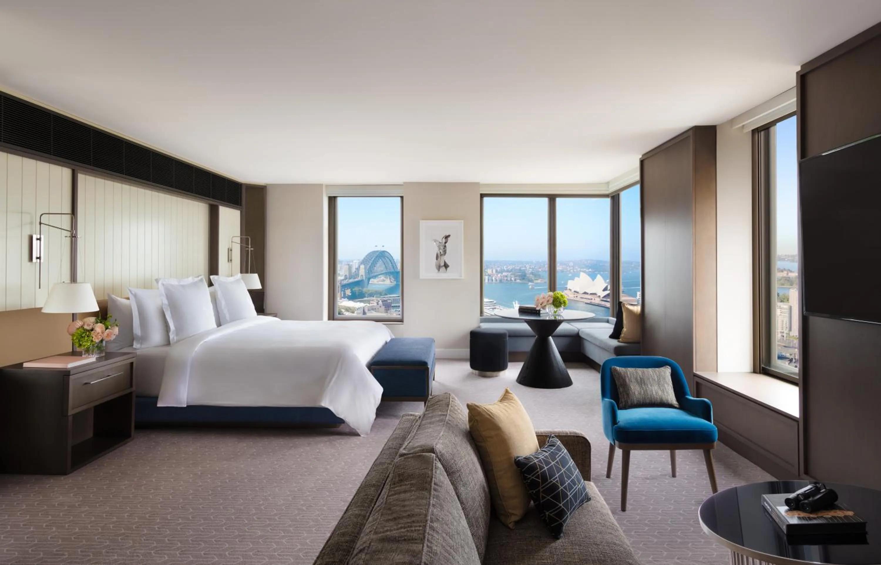 Photo of the whole room, Bed in Four Seasons Hotel Sydney