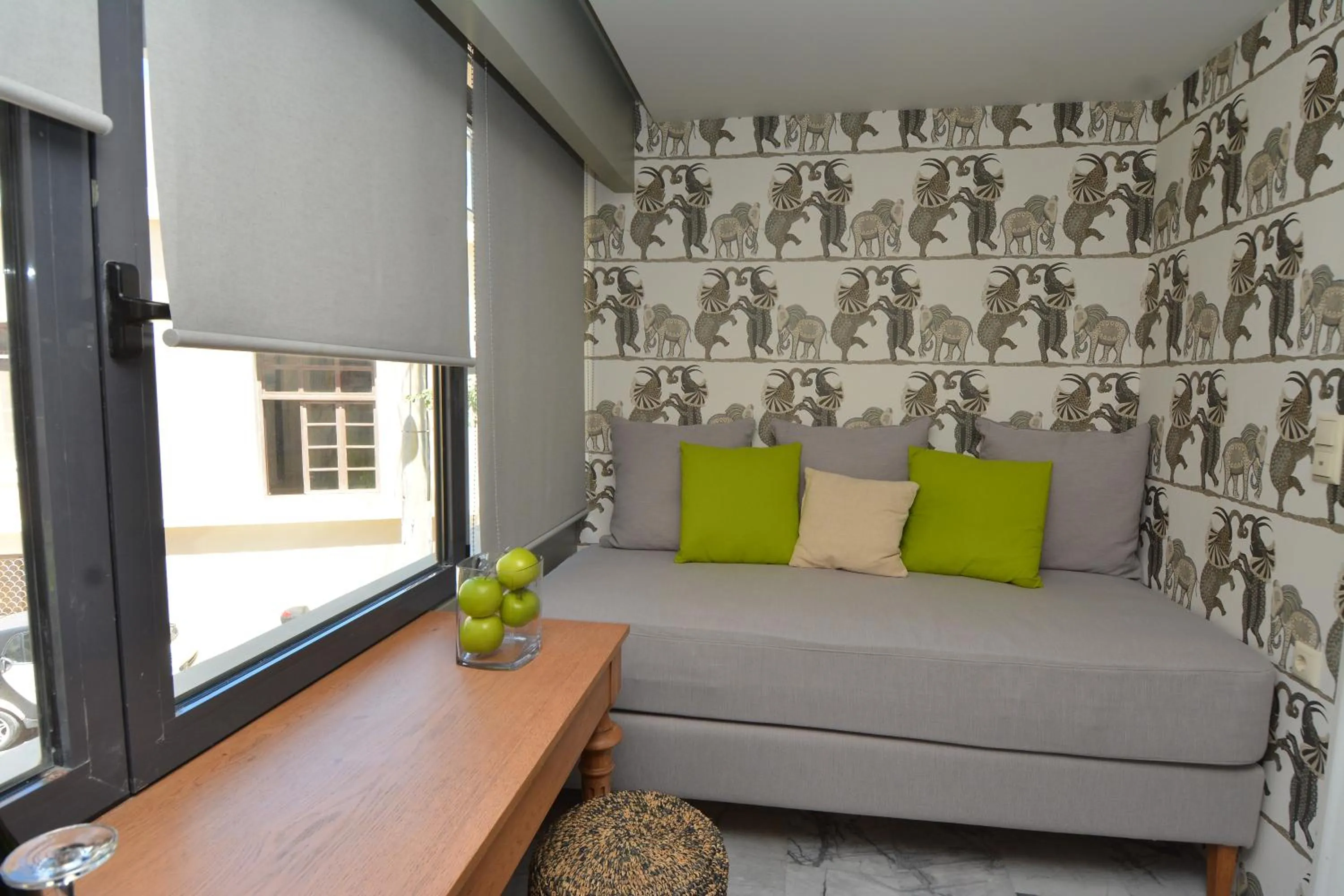 Candia Suites & Rooms