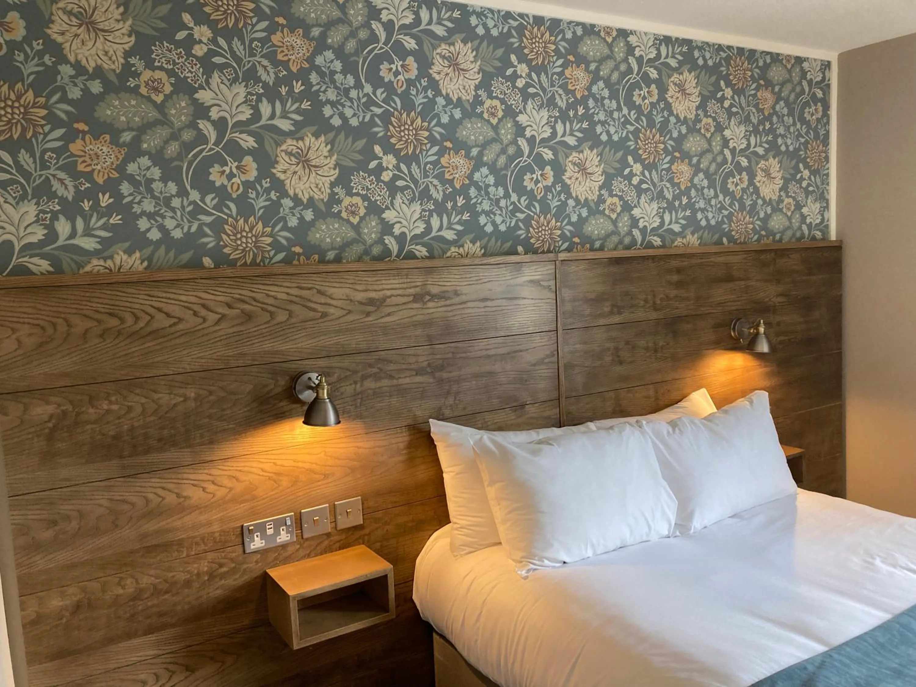 Bed in Blue Bell Lodge Hotel