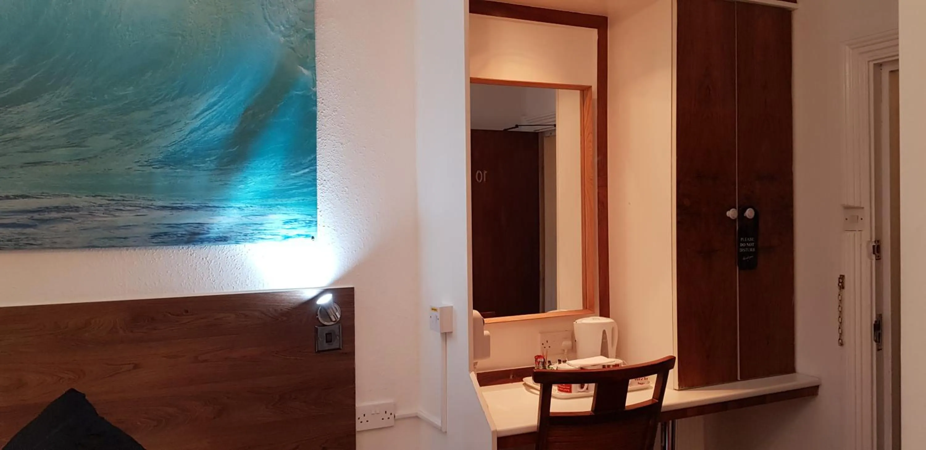 Coffee/tea facilities in Anand Lodge