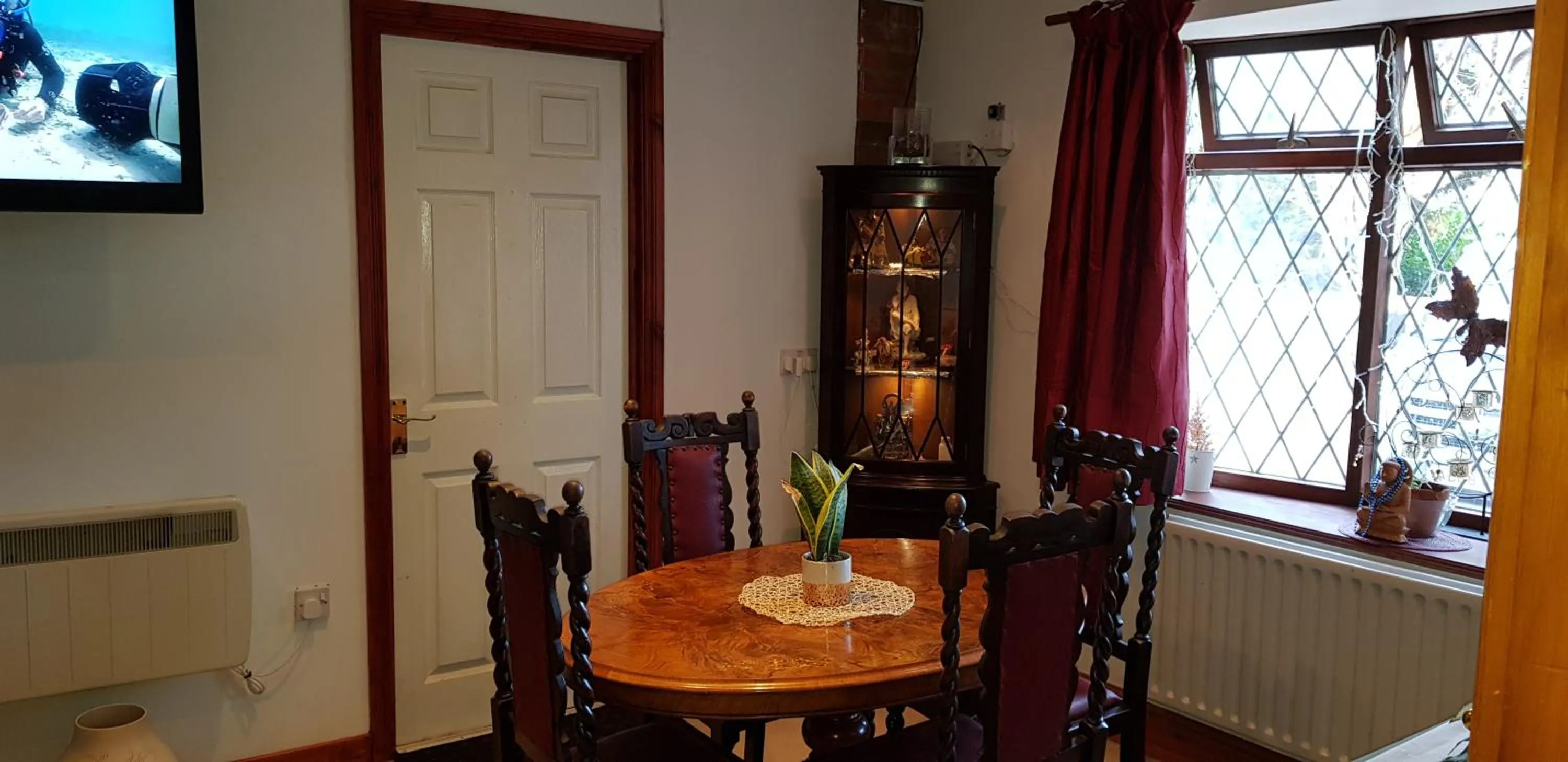 Dining area in Anand Lodge