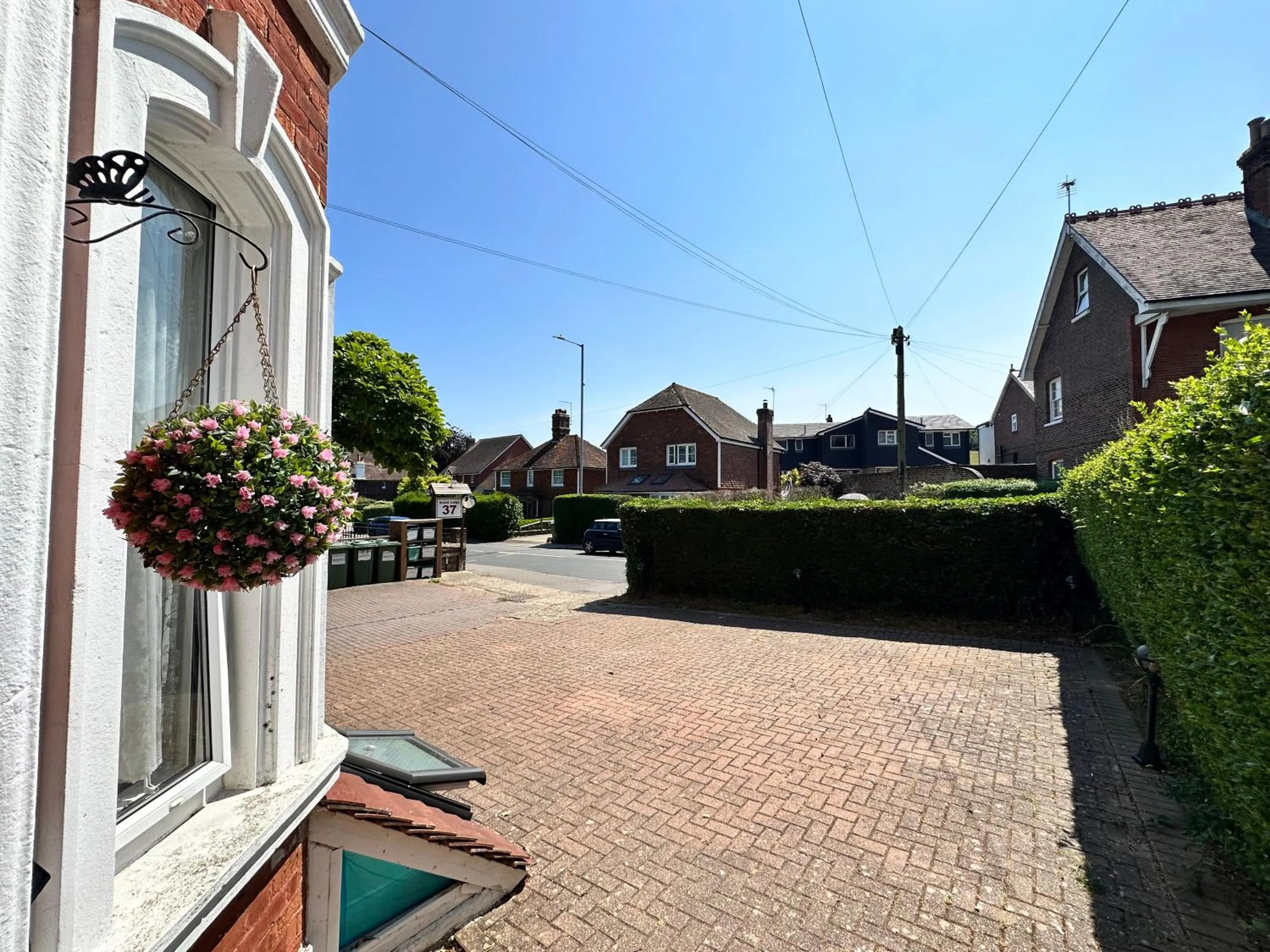 Property building in Anand Lodge