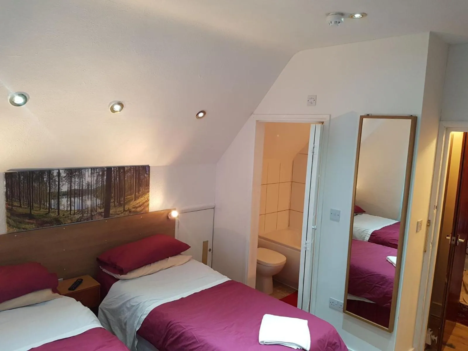 Bedroom, Bed in Anand Lodge