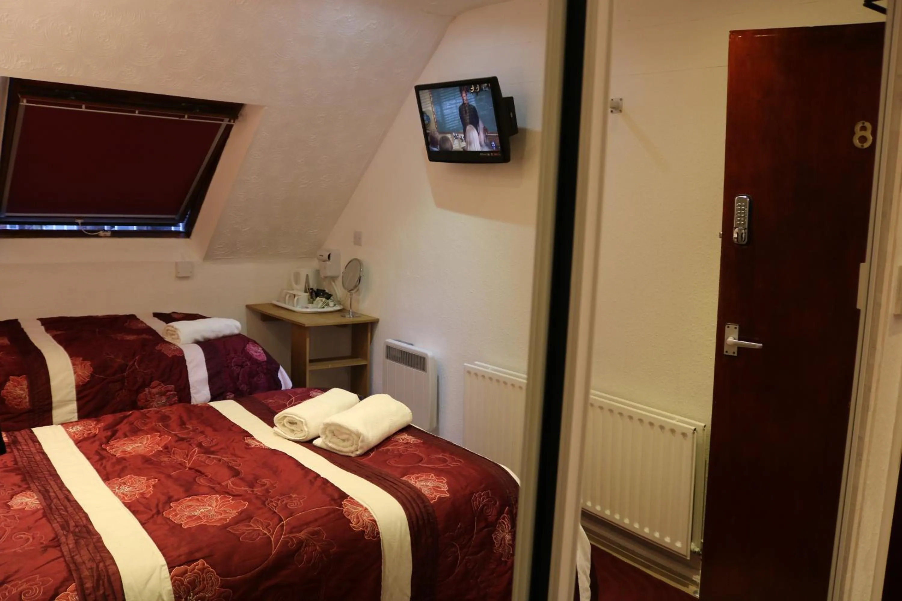 TV and multimedia, Bed in Anand Lodge