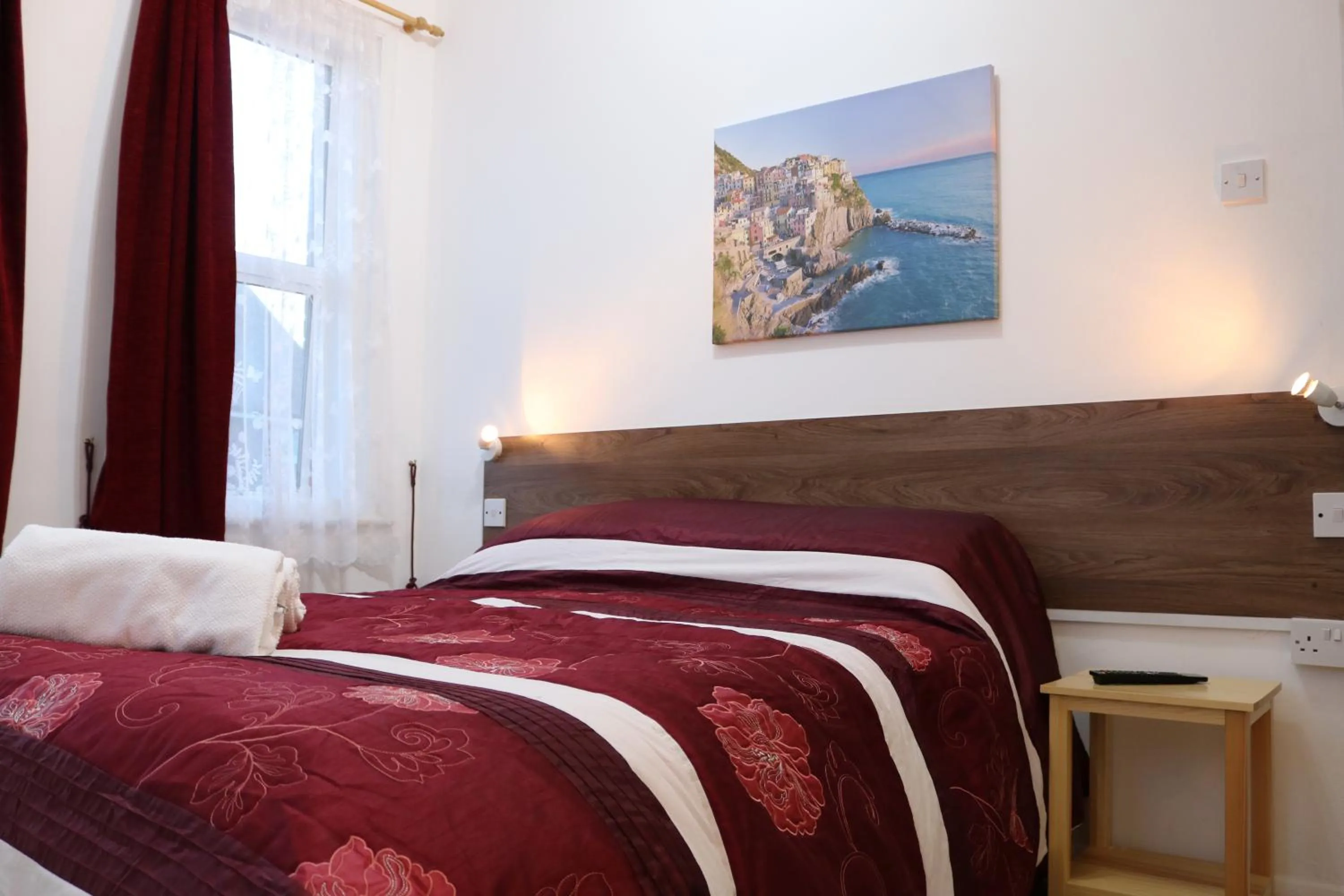 Bedroom, Bed in Anand Lodge