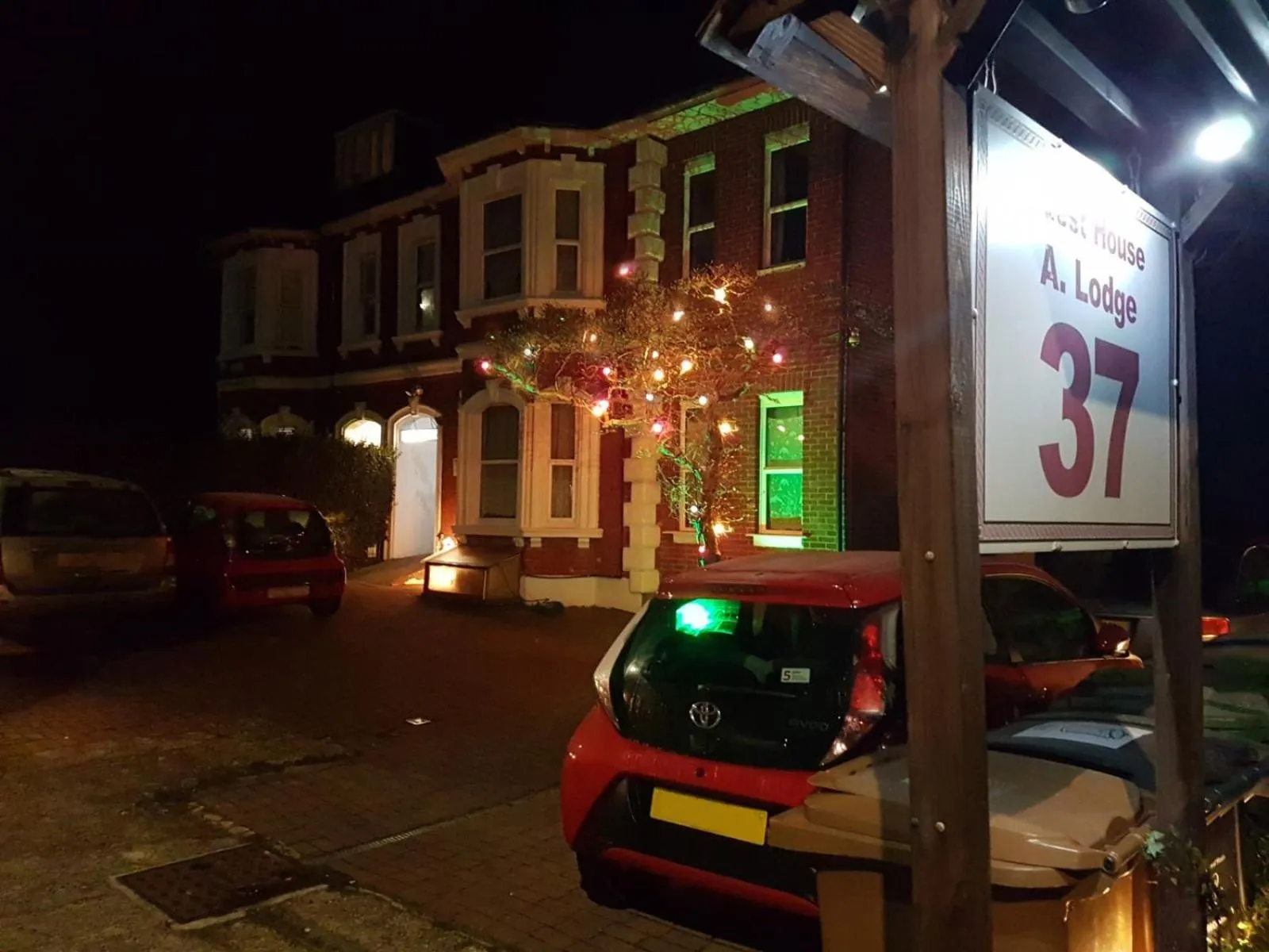 Property building in Anand Lodge