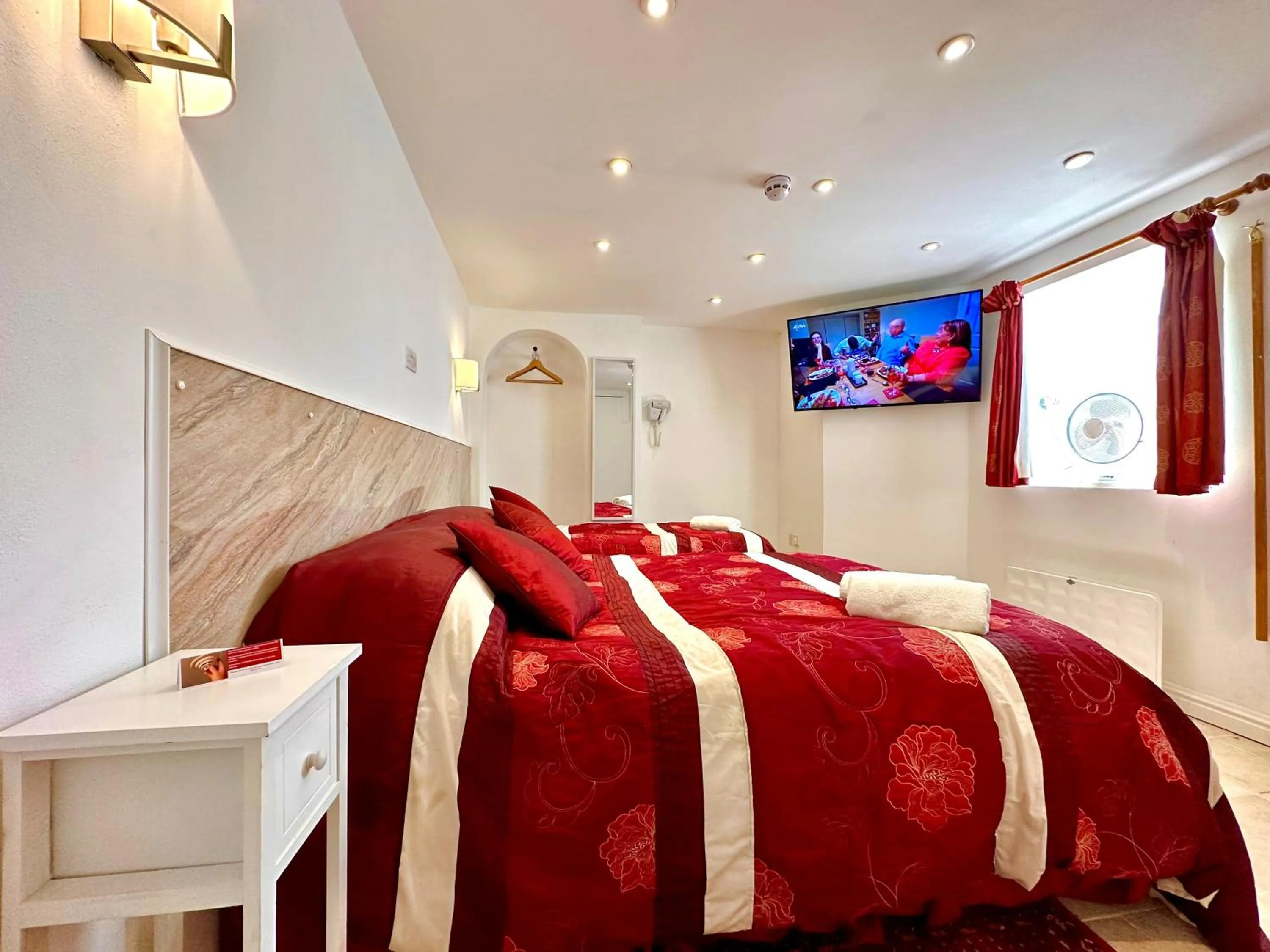 TV and multimedia, Bed in Anand Lodge