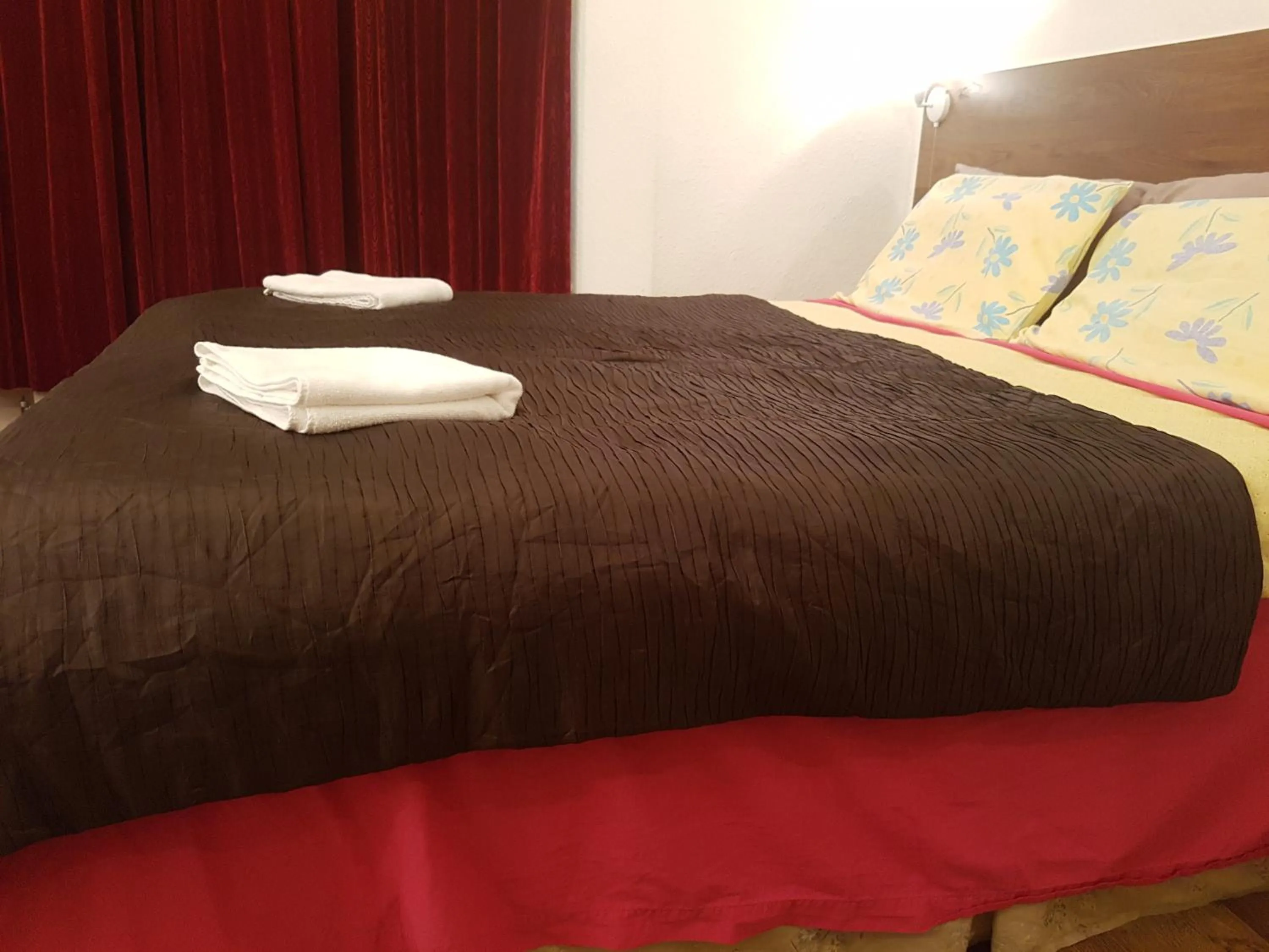 Bedroom, Bed in Anand Lodge