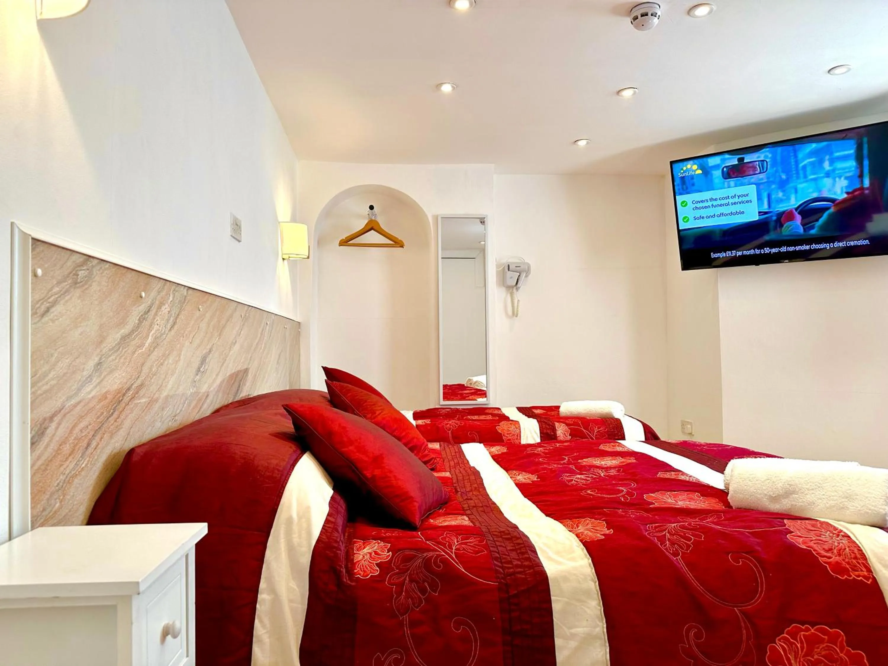 Bedroom, Bed in Anand Lodge