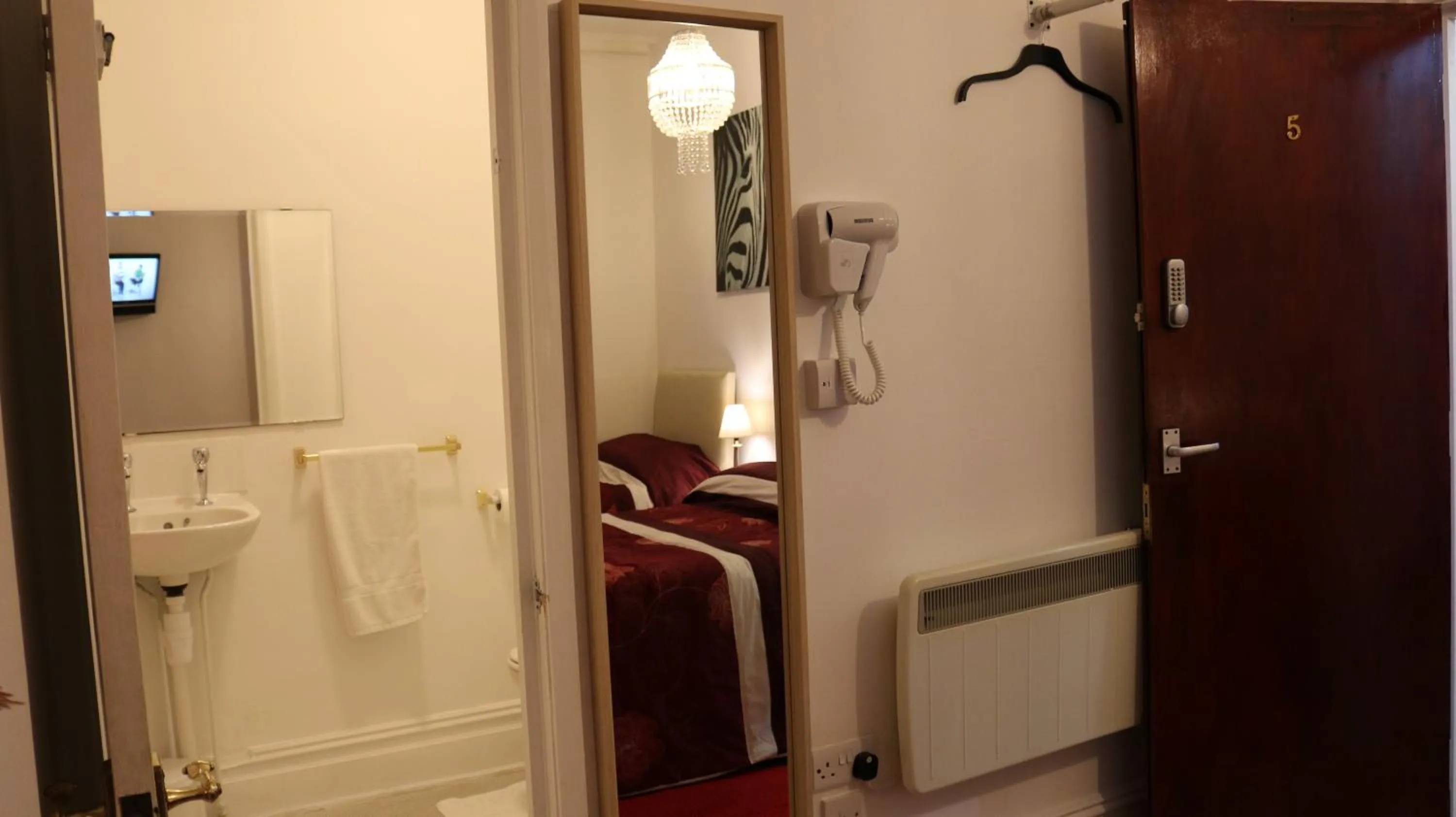 Property building, Bed in Anand Lodge