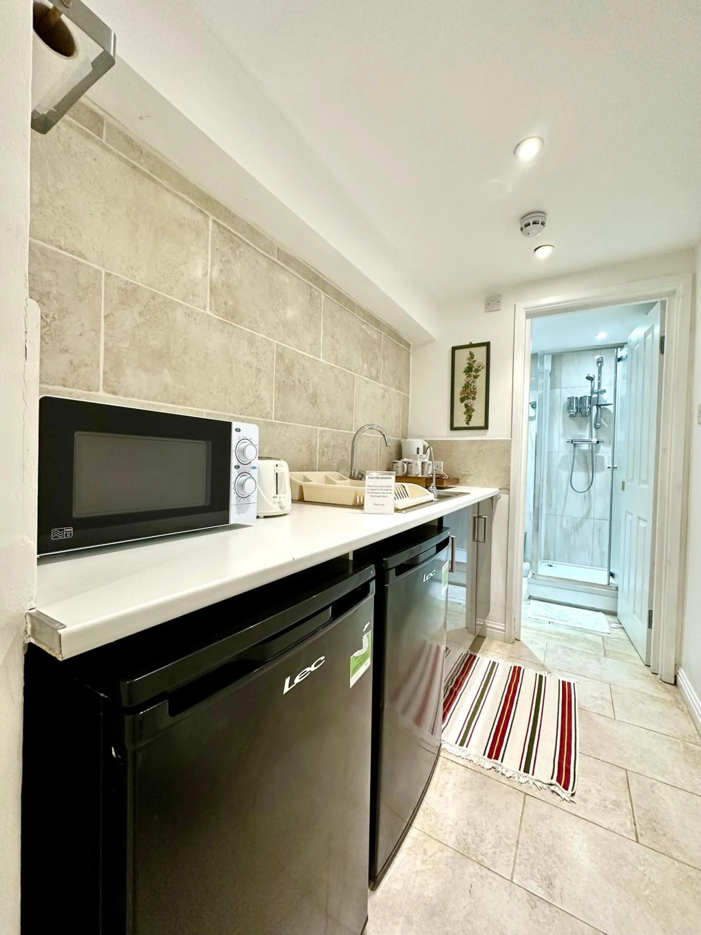 Shower in Anand Lodge