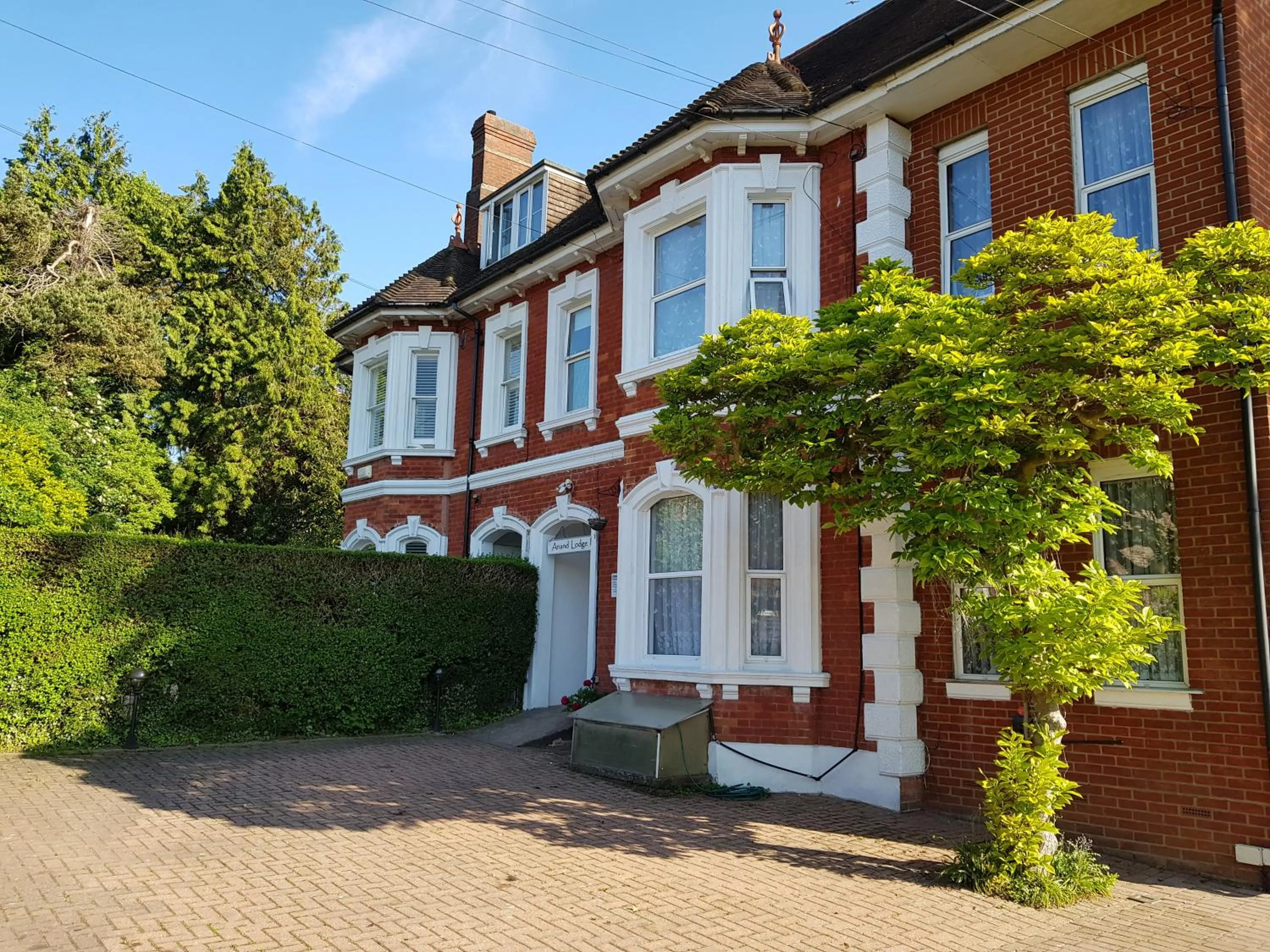 Property building in Anand Lodge