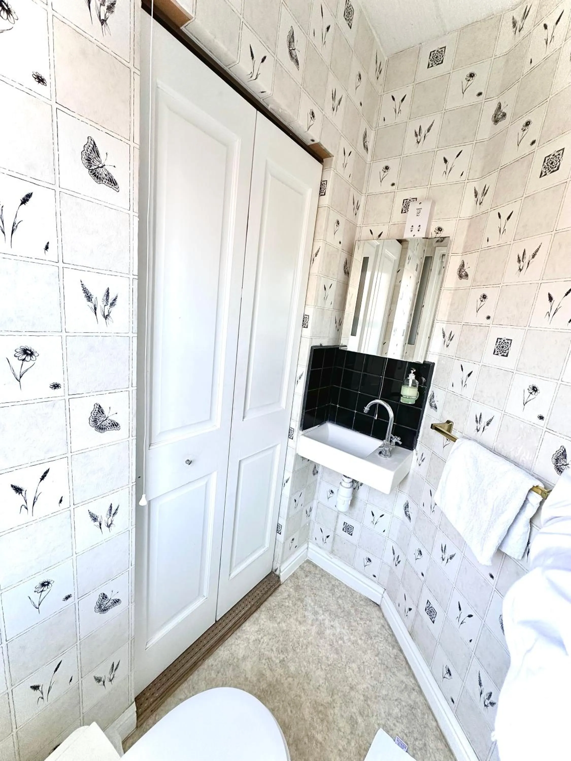 Bathroom in Anand Lodge