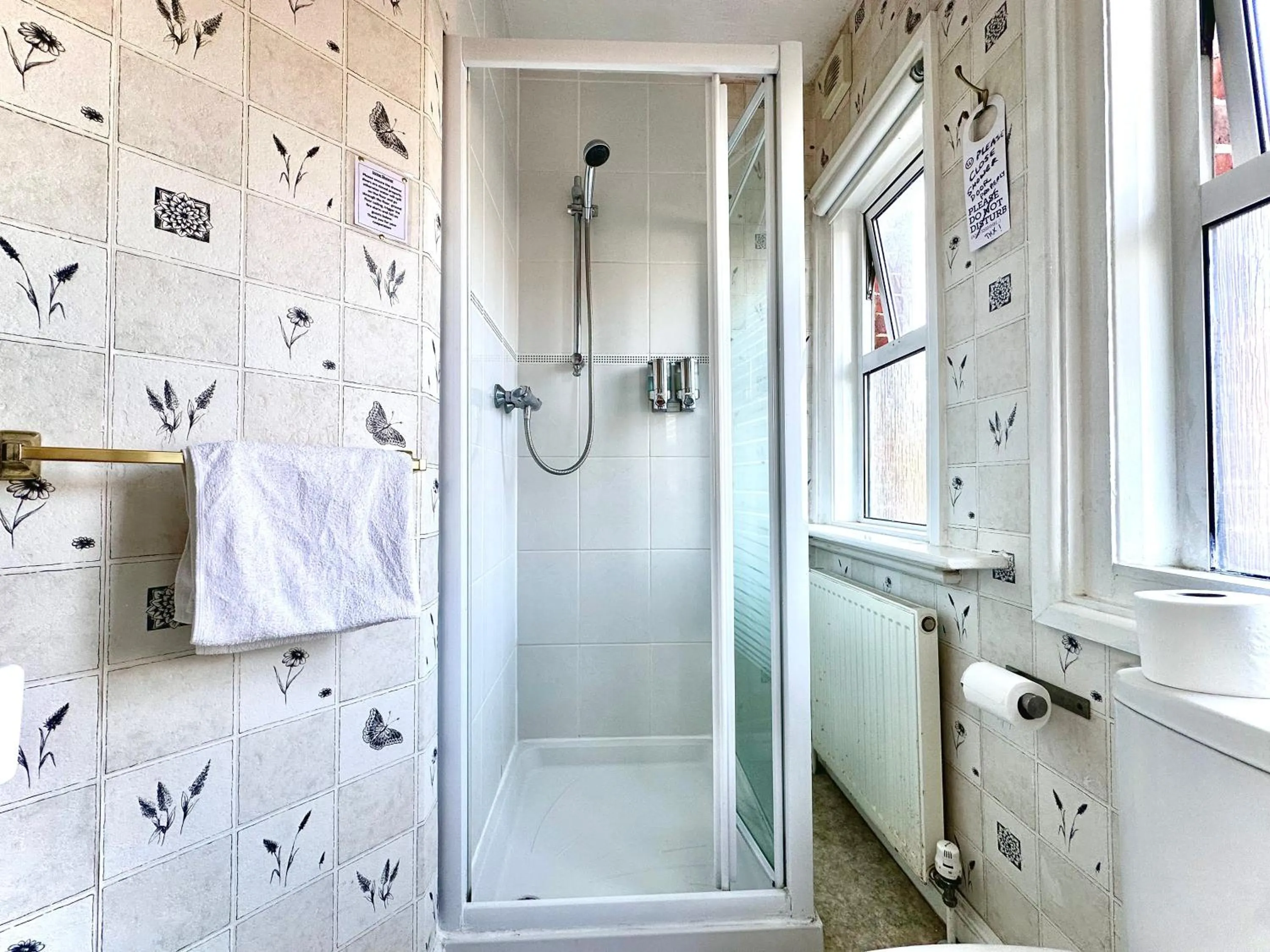 Shower in Anand Lodge