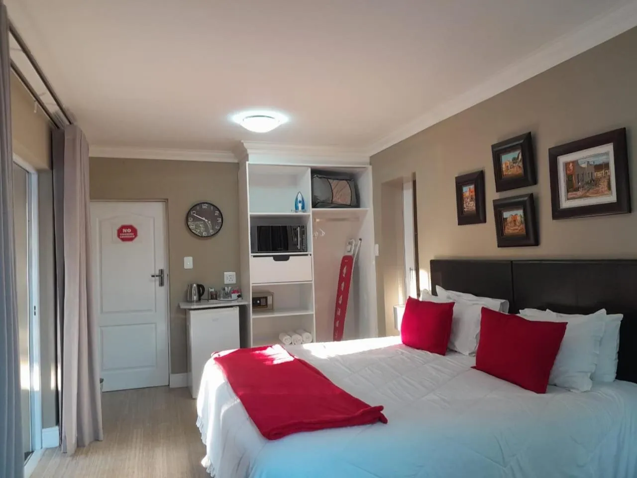 Bedroom, Bed in Milas Place