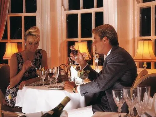 Restaurant/places to eat in Hotel Riviera