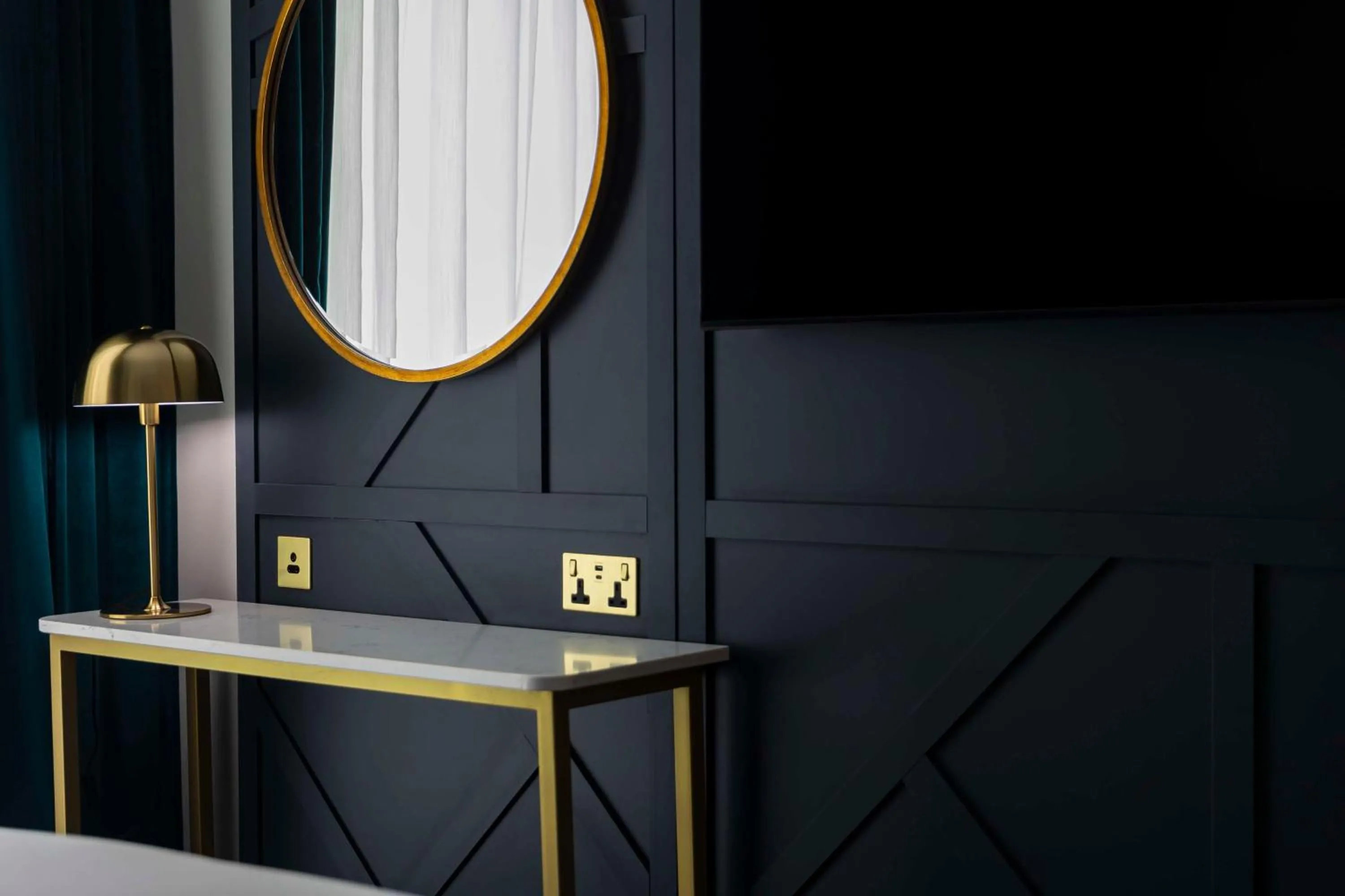 Photo of the whole room in DoubleTree by Hilton Leeds