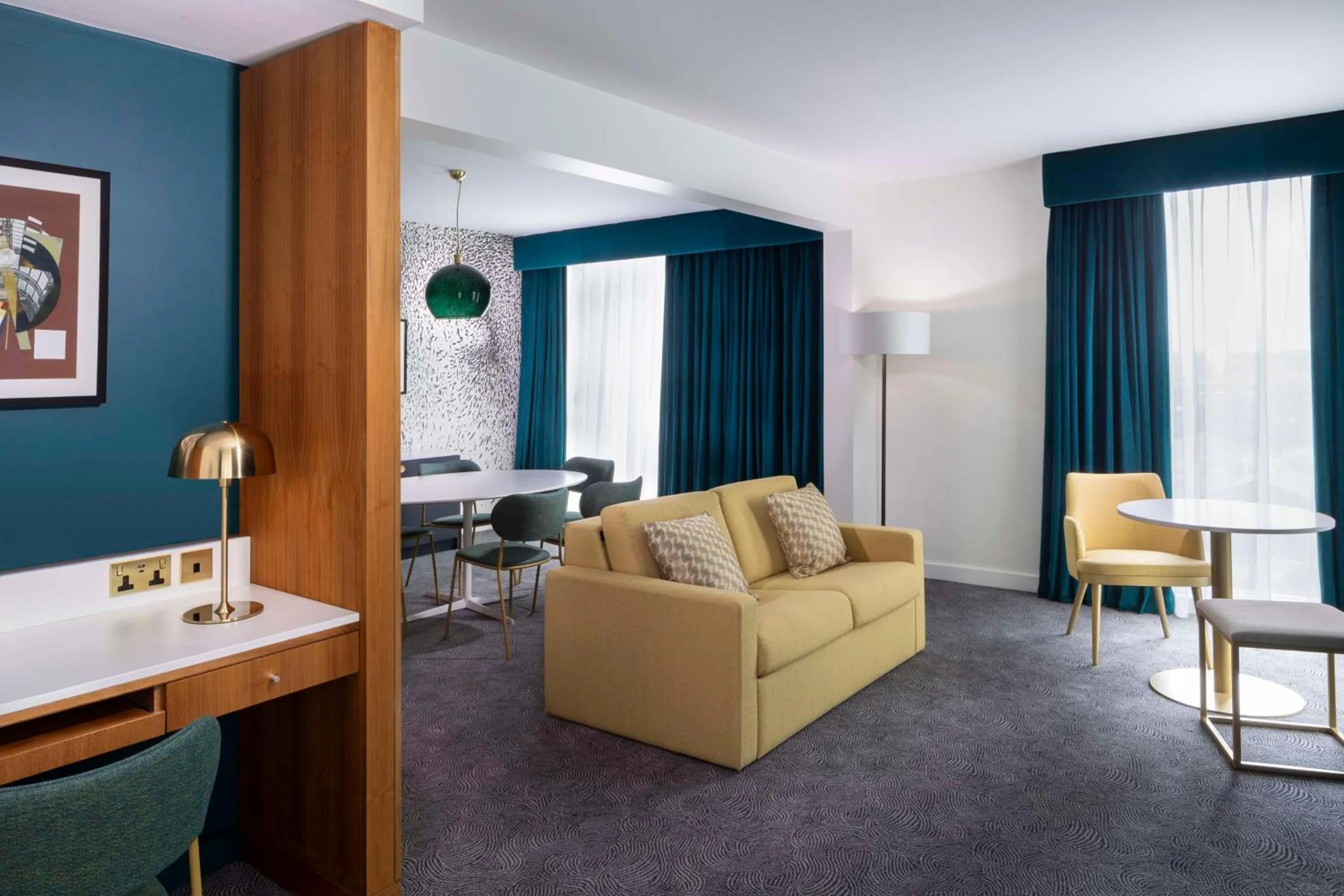 Living room in DoubleTree by Hilton Leeds