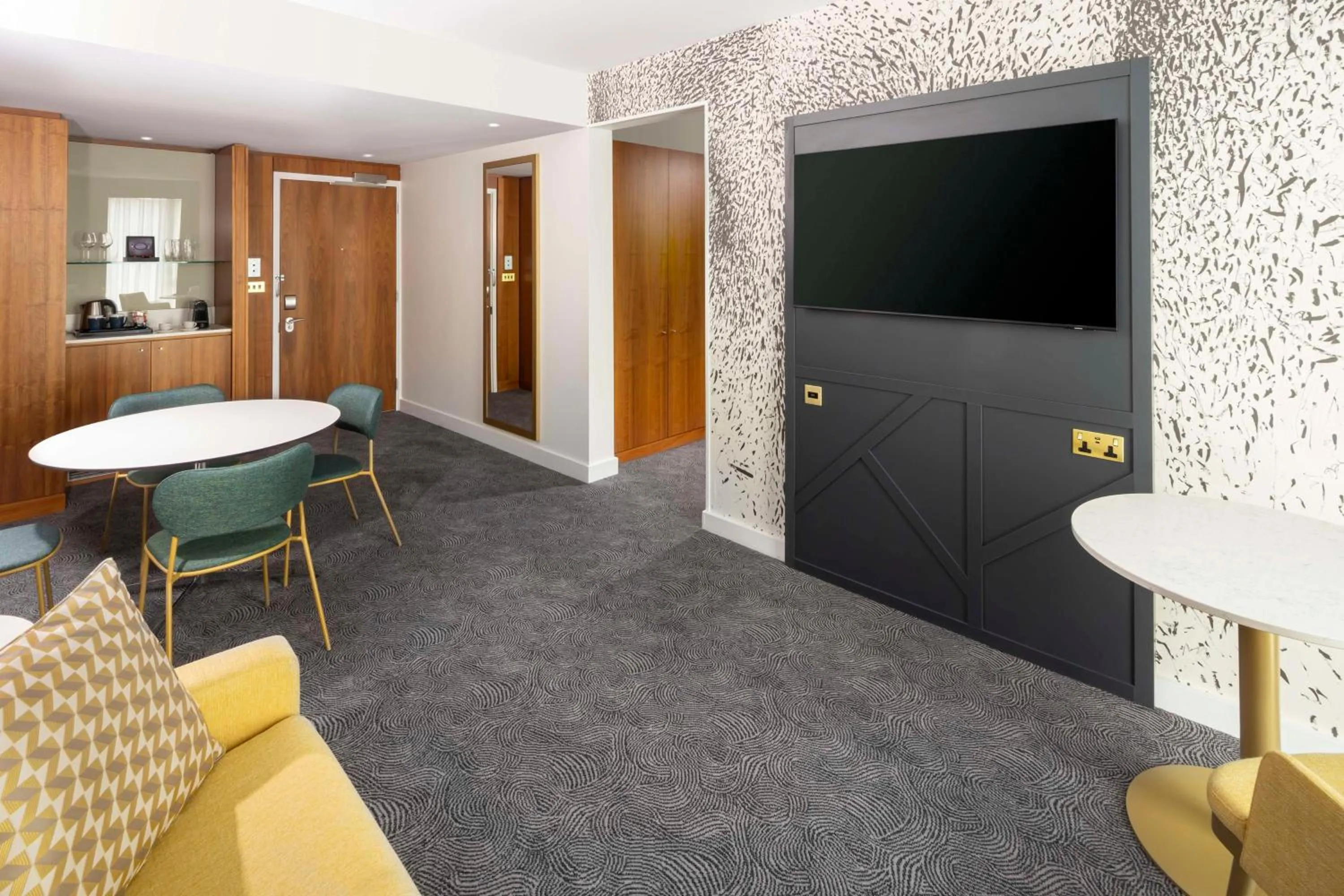 Living room in DoubleTree by Hilton Leeds