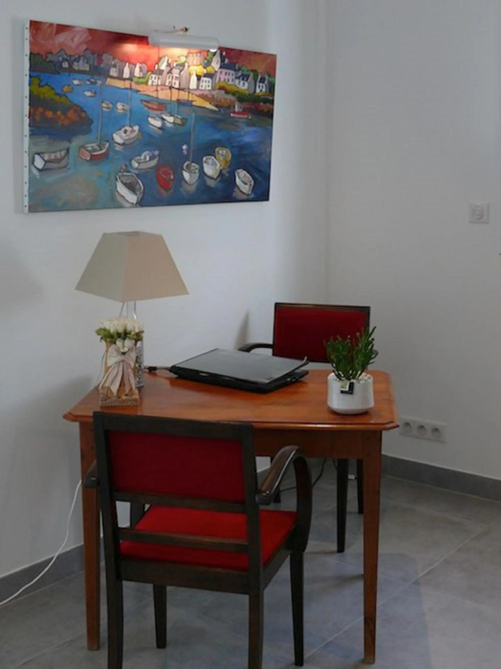 Facade/entrance in Entre Mer et Rivière