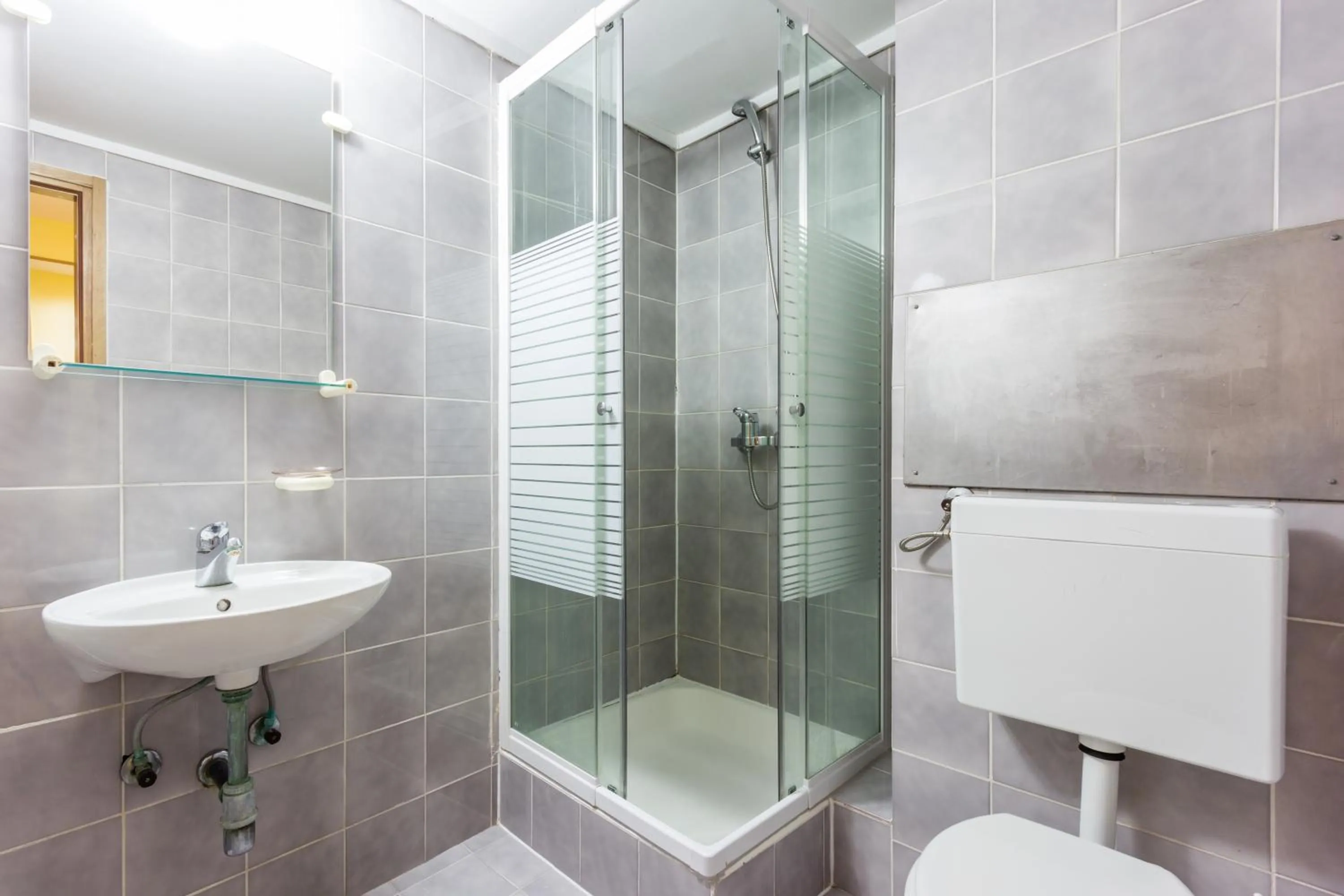 Shower in B&B HOTEL Maribor UNI Hostel