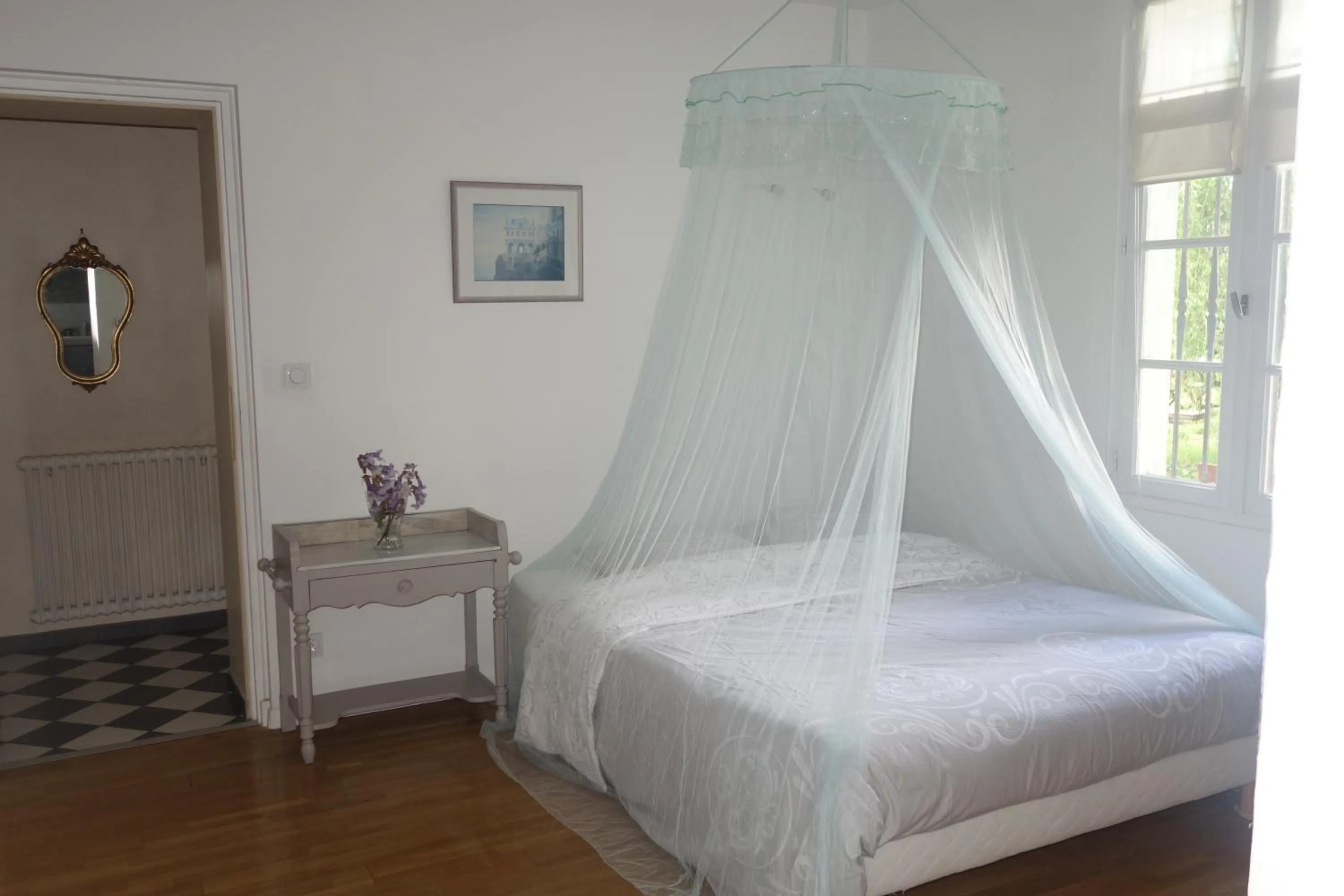 Bed in Villa Toulousaine