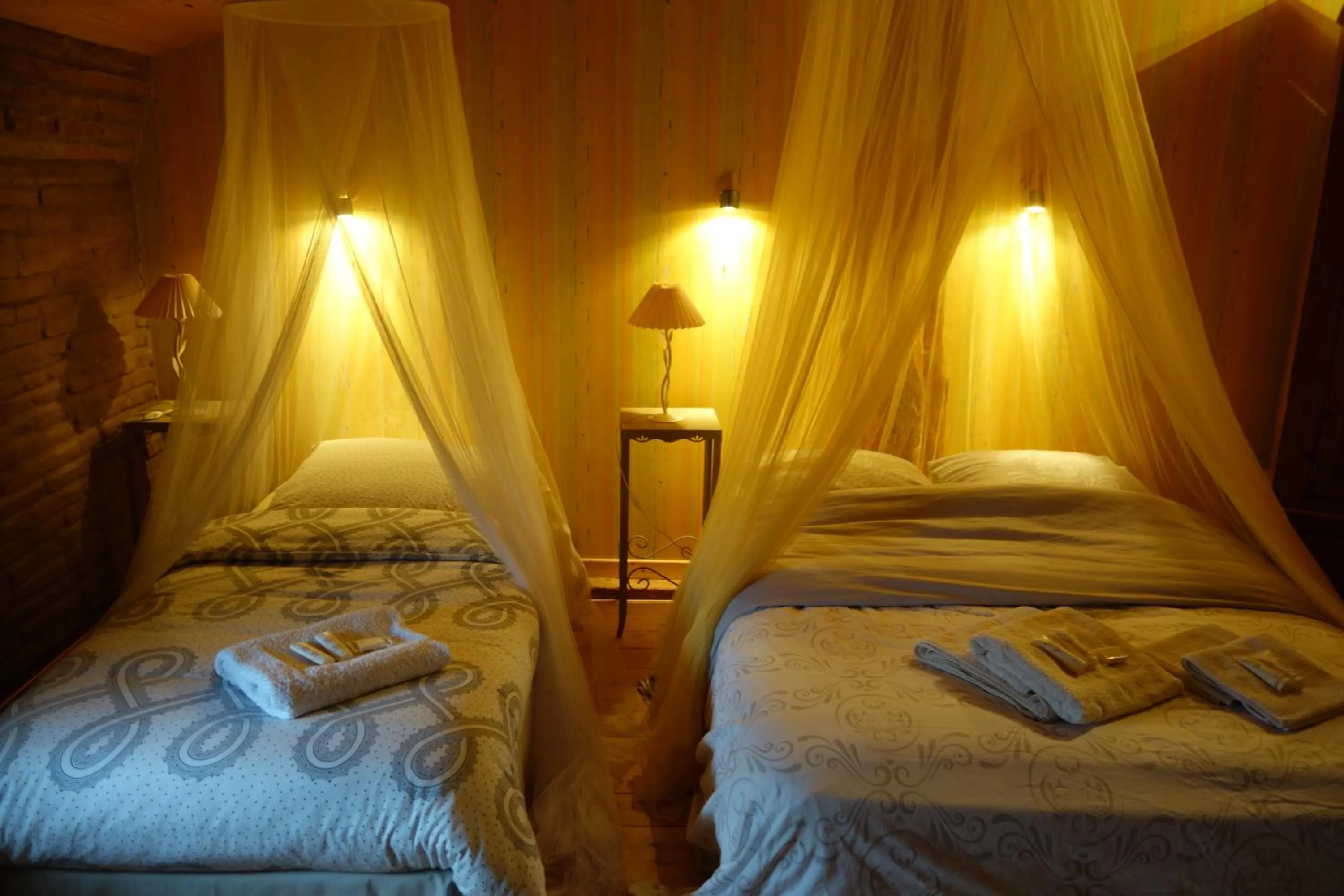 Bed in Villa Toulousaine