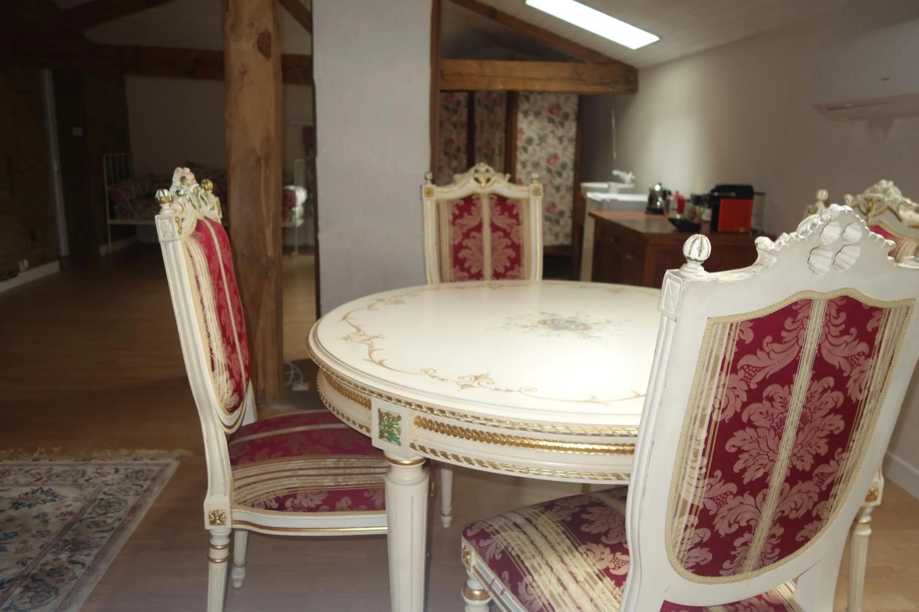 Library in Villa Toulousaine