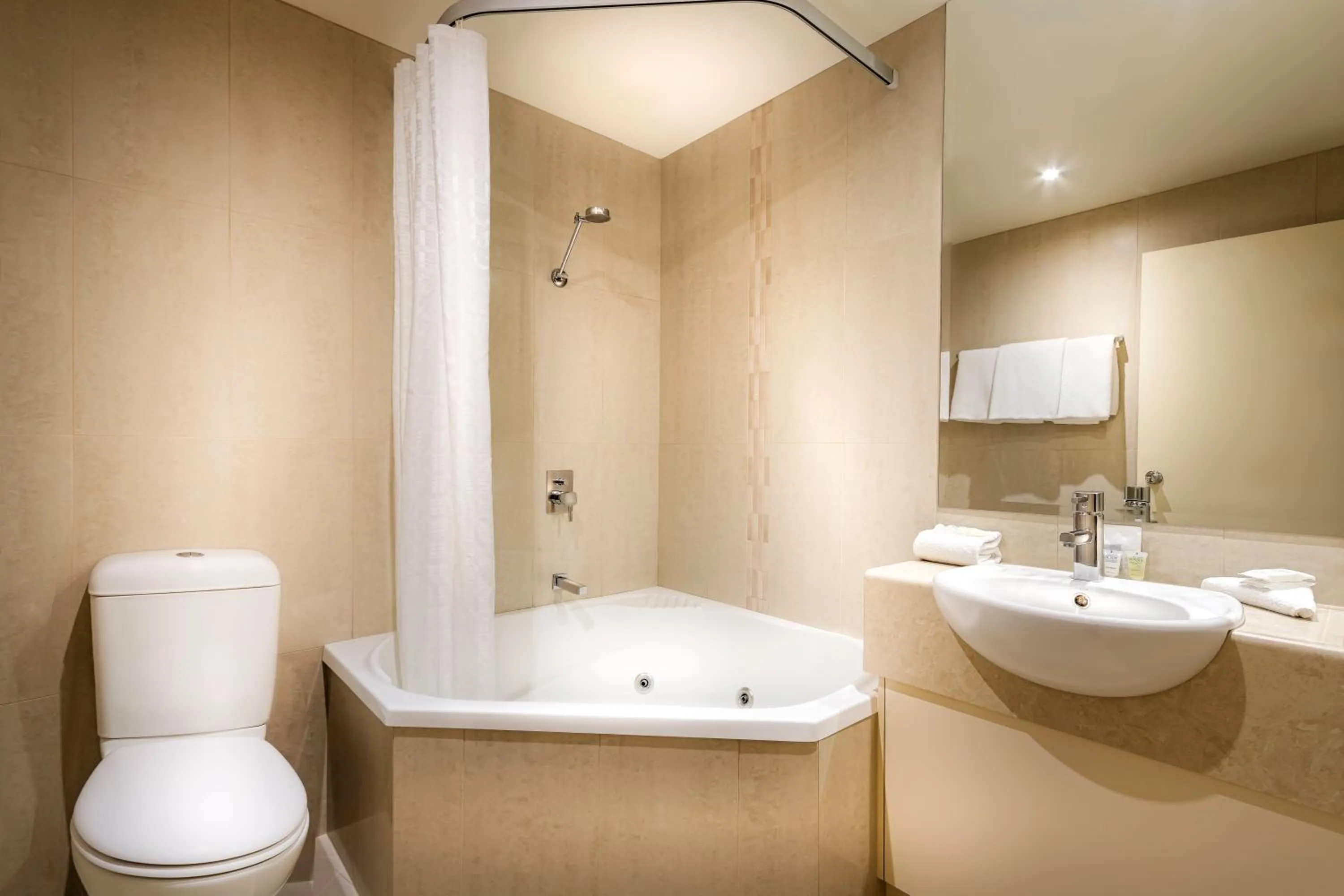 Hot Tub in BEST WESTERN PLUS Travel Inn