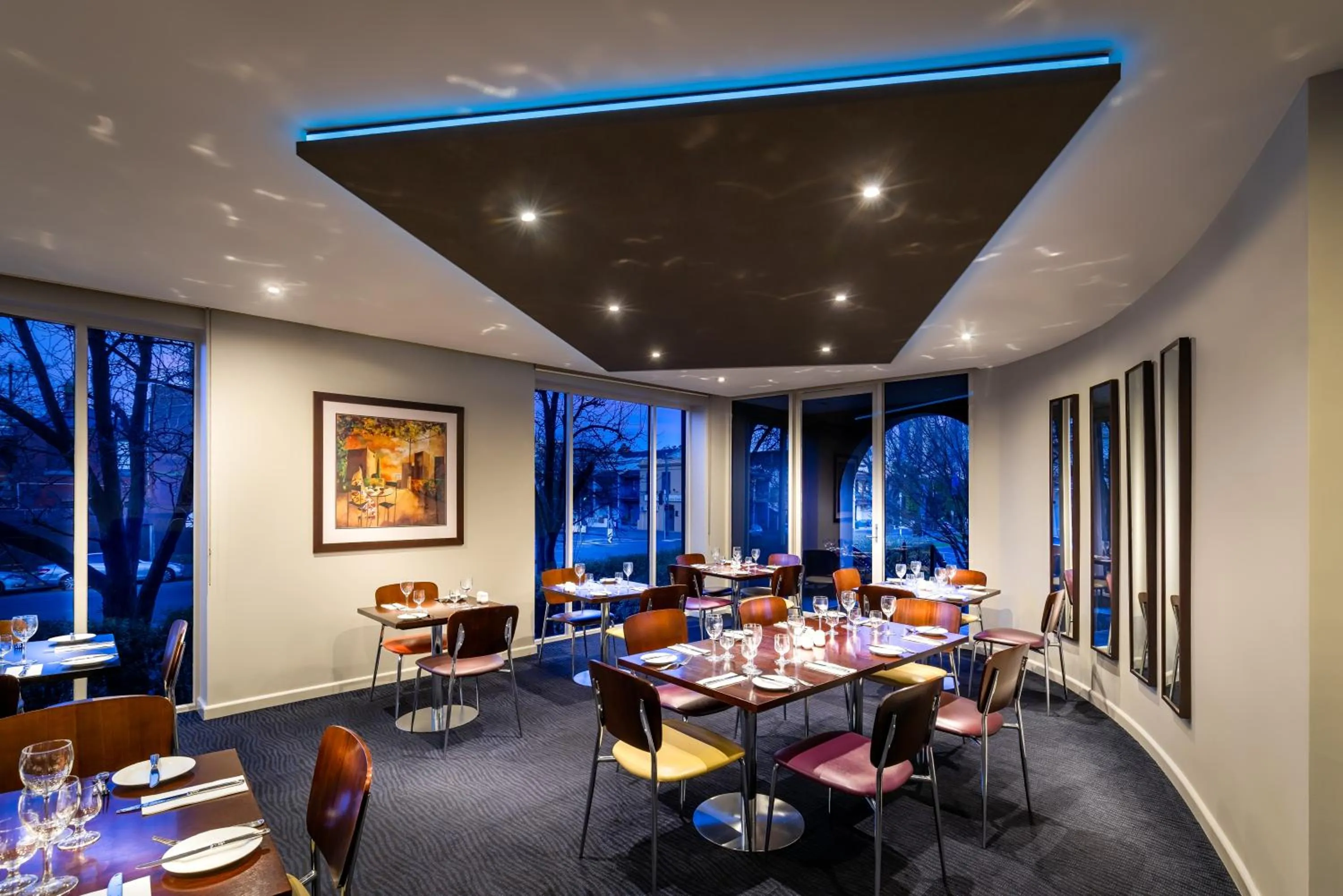 Dining area in BEST WESTERN PLUS Travel Inn