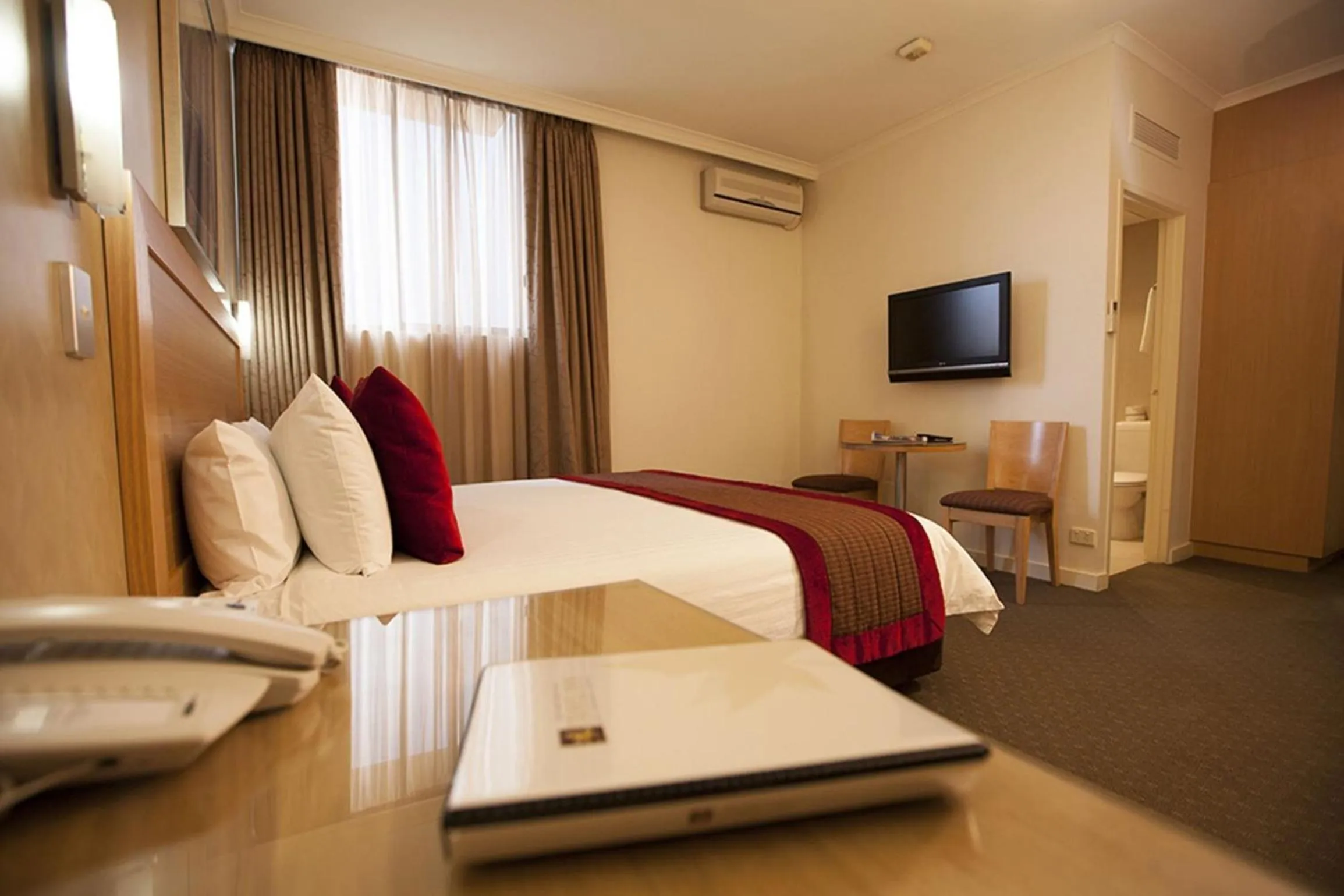 Bed in BEST WESTERN PLUS Travel Inn