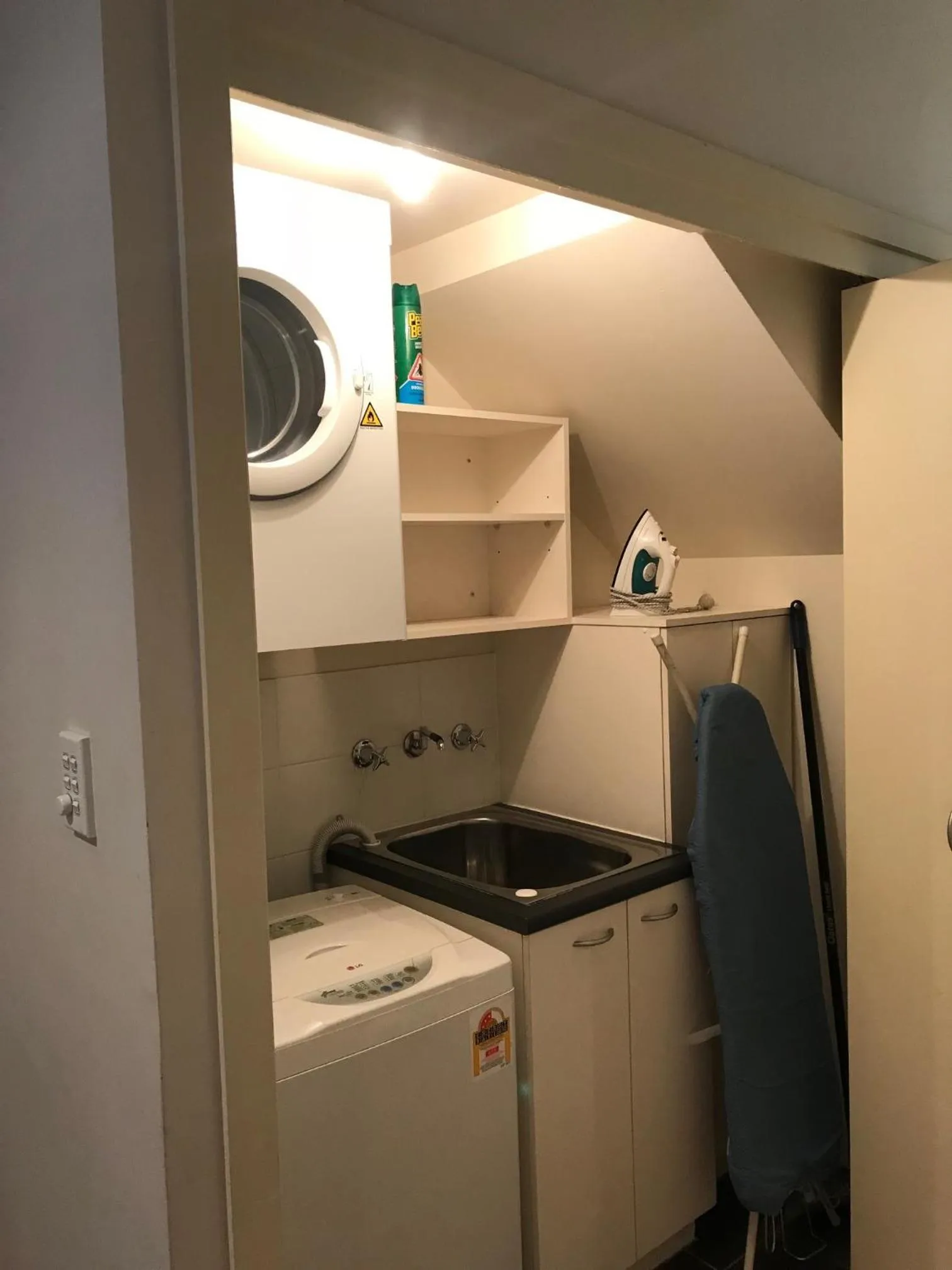 washing machine in RNR Sturt Holiday Home