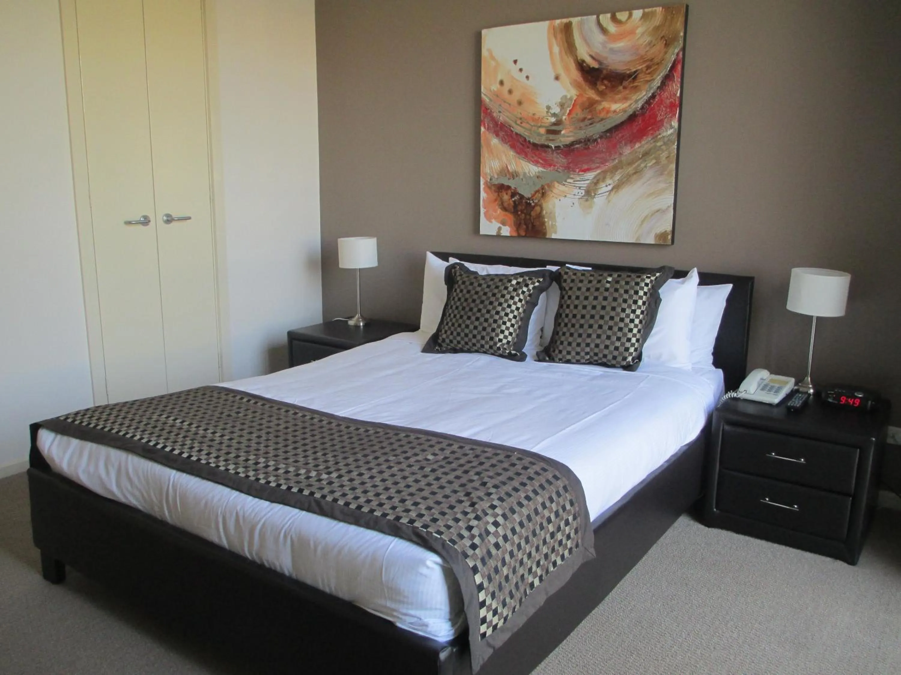 Bed in RNR Sturt Holiday Home