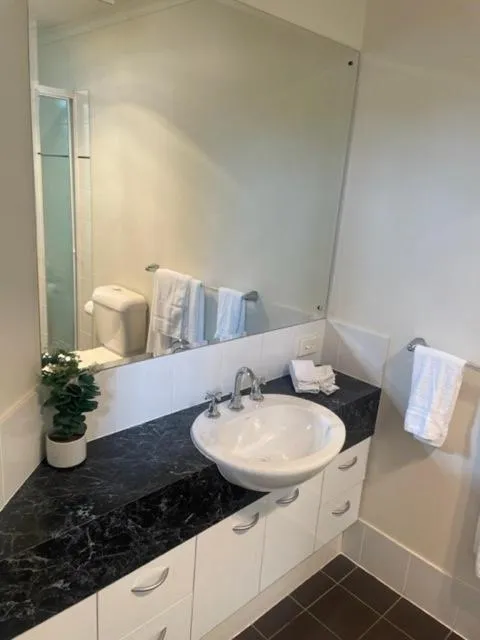 Bathroom in RNR Sturt Holiday Home
