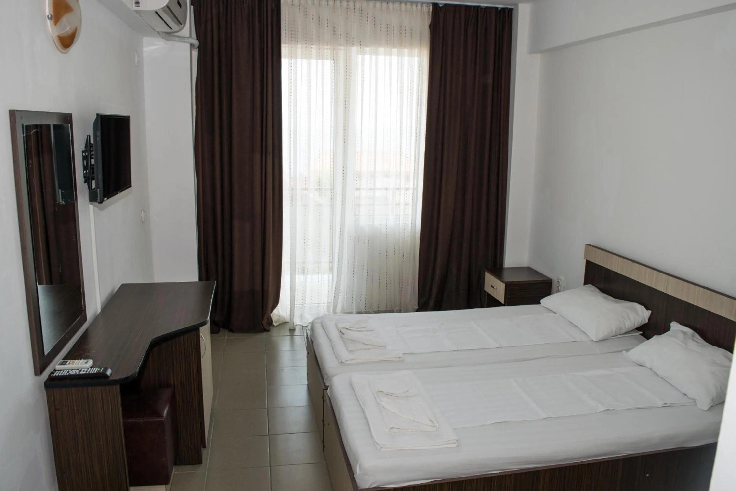 Photo of the whole room, Bed in Tiberius Residence