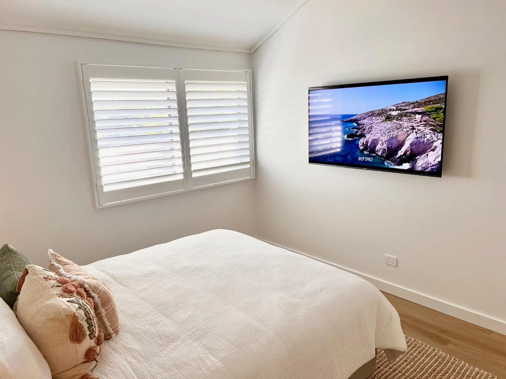 Bed in Glen Eden Beach Resort