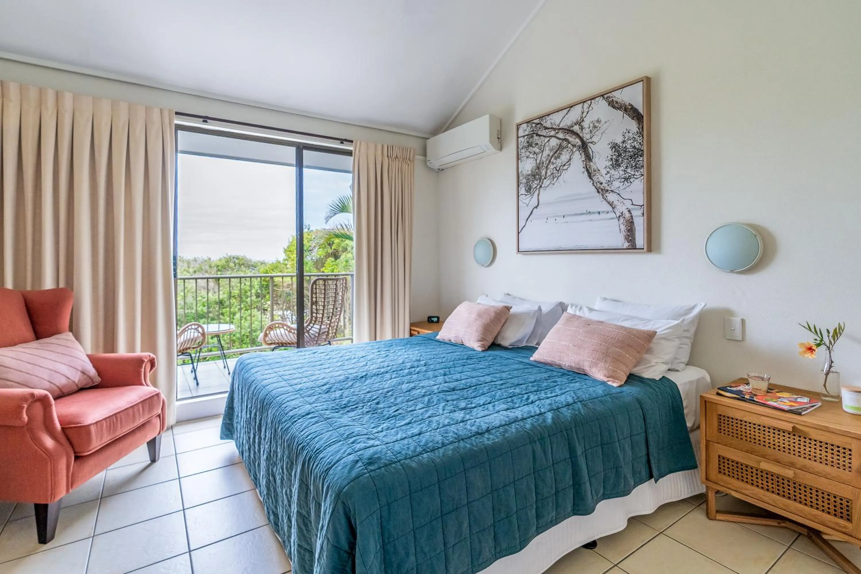 Bed in Glen Eden Beach Resort