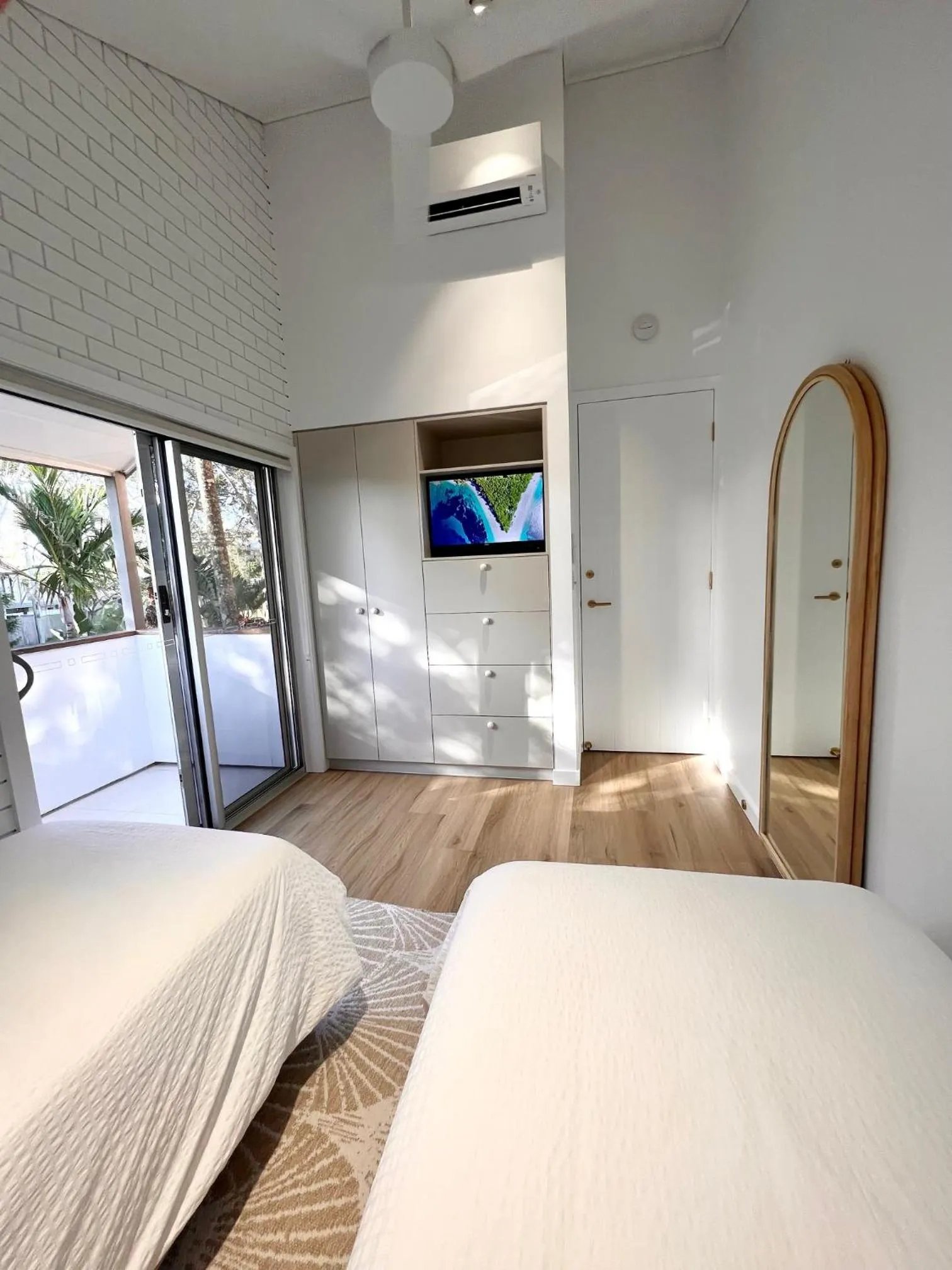 Bed in Glen Eden Beach Resort