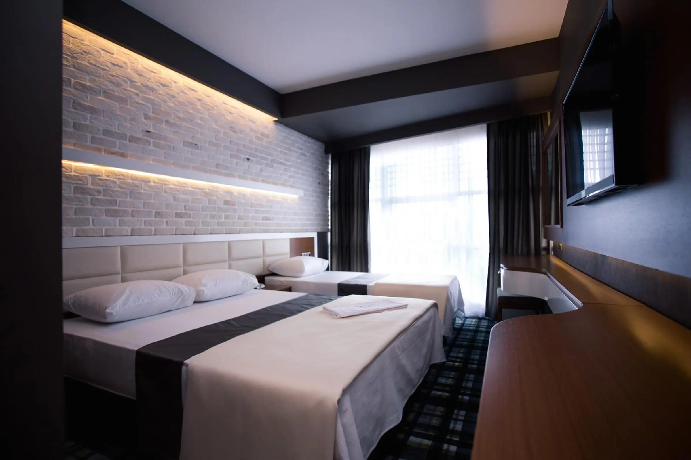 Comfort Triple Room in Aripsas Hotel