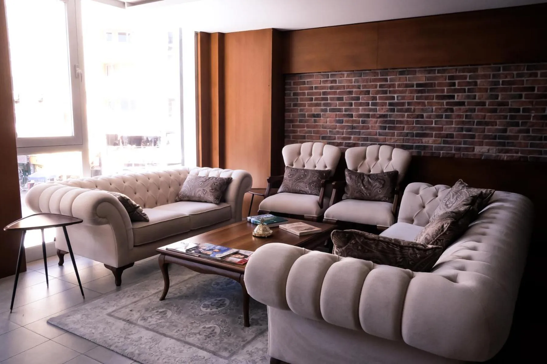 Living room in Aripsas Hotel