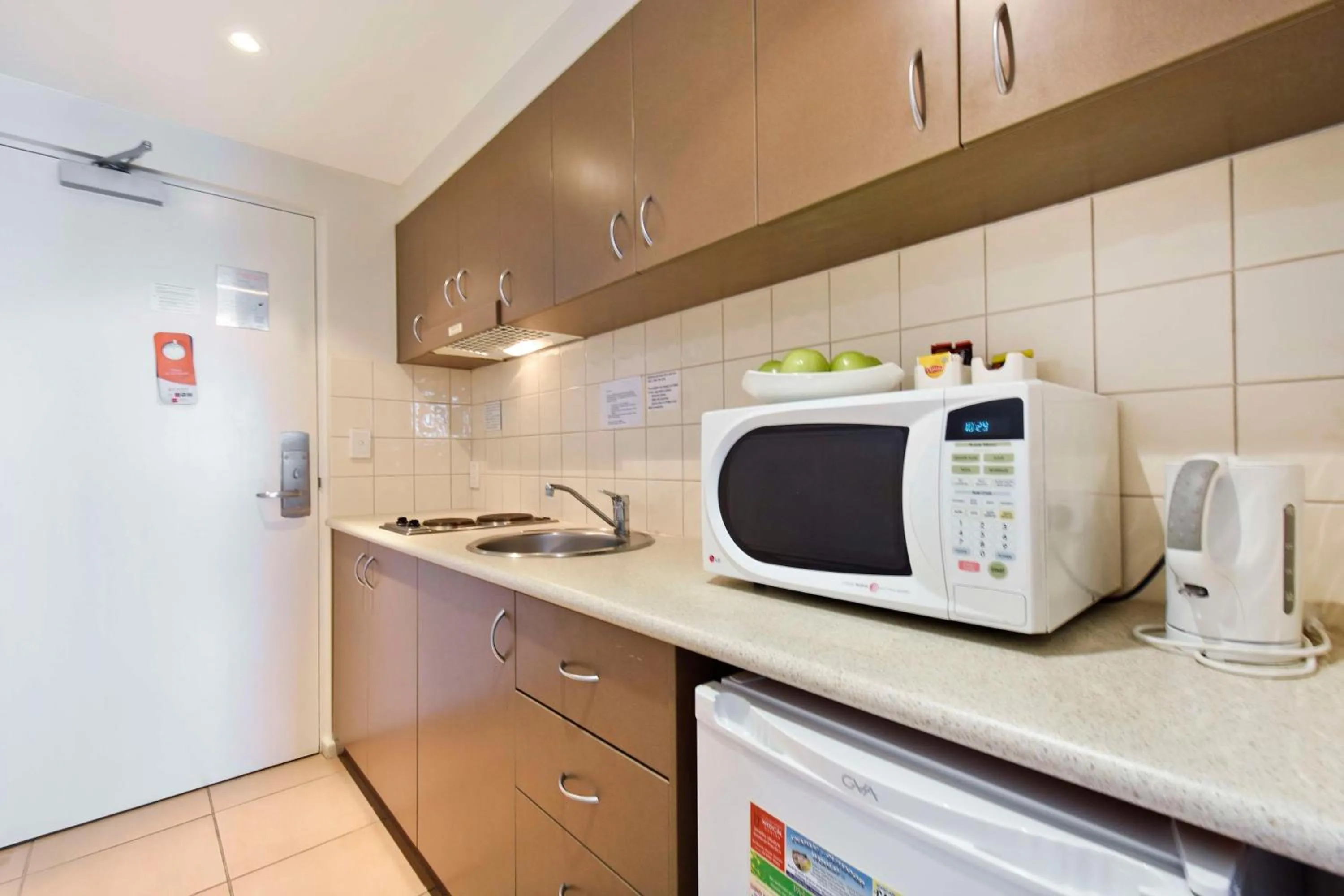 Kitchen or kitchenette in Metro Advance Apartments & Hotel