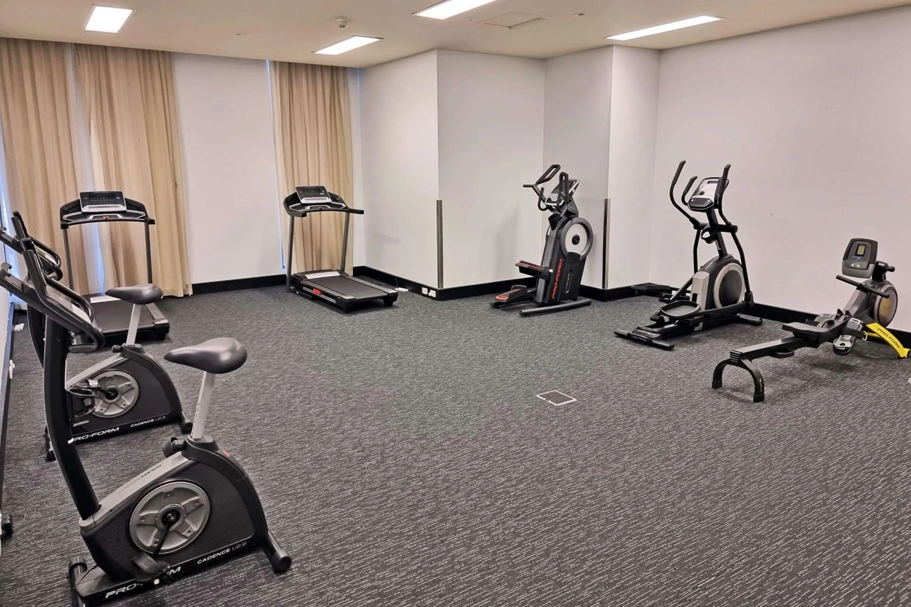 Fitness centre/facilities in Metro Advance Apartments & Hotel